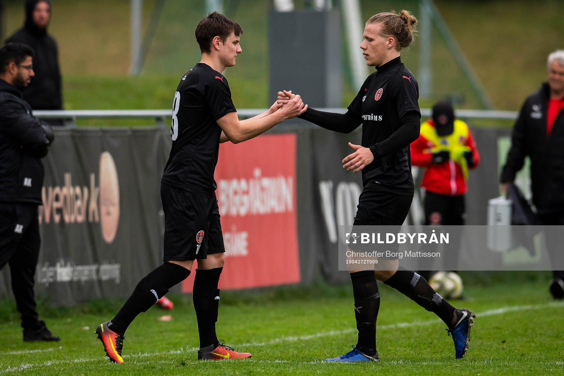 Hittarps Axel Grahn byts in och Jonathan Olsson byts ut under fotbollsmatchen i Division 2 Västra Götaland mellan Hittarp och Ullared den 27 april 2019 i Helsingborg.