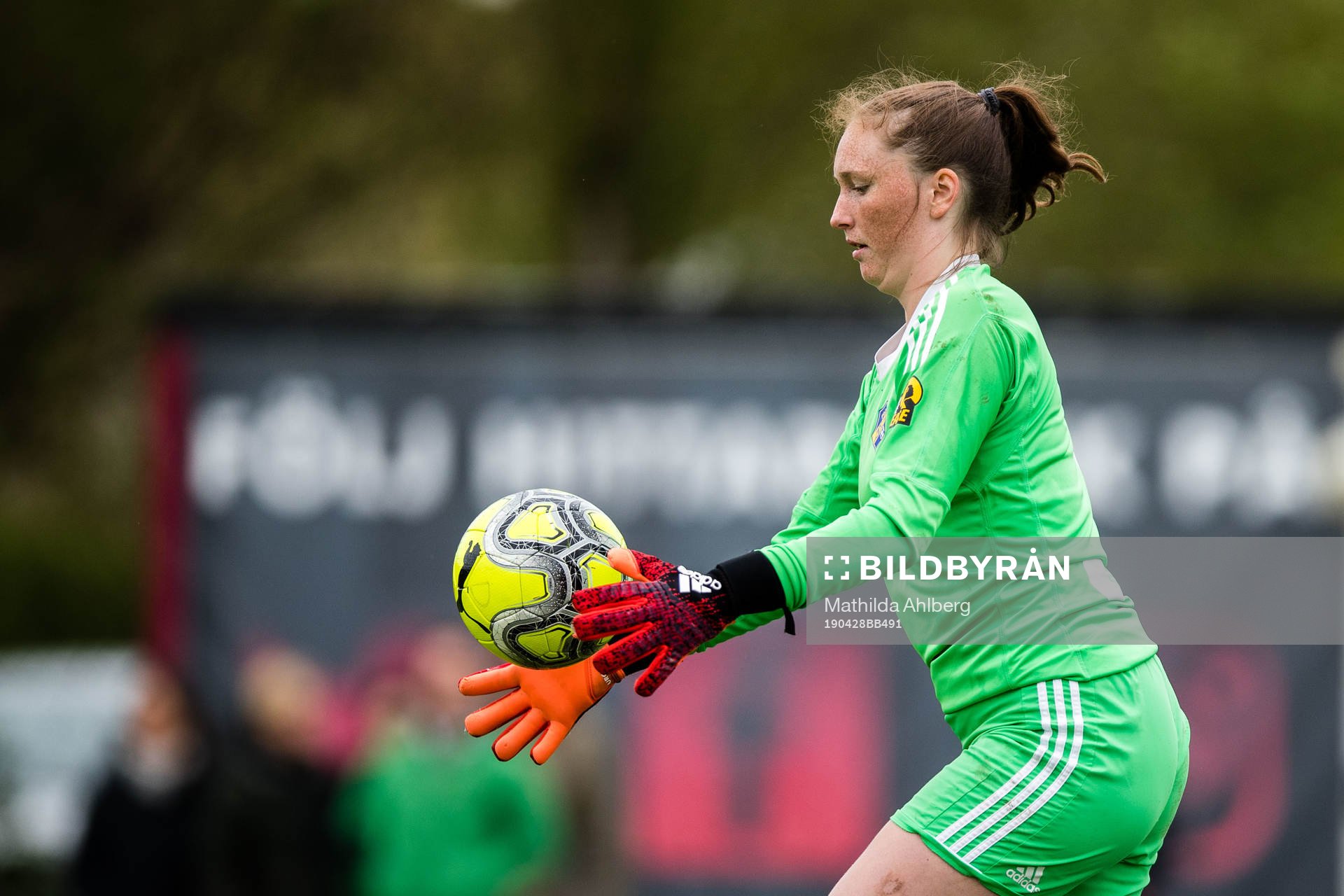 Eskilsminnes målvakt Lina Karlsson under fotbollsmatchen i Div 1 Södra mellan Hittarp och Eskilsminne den 28 april 2019 i Helsingborg.