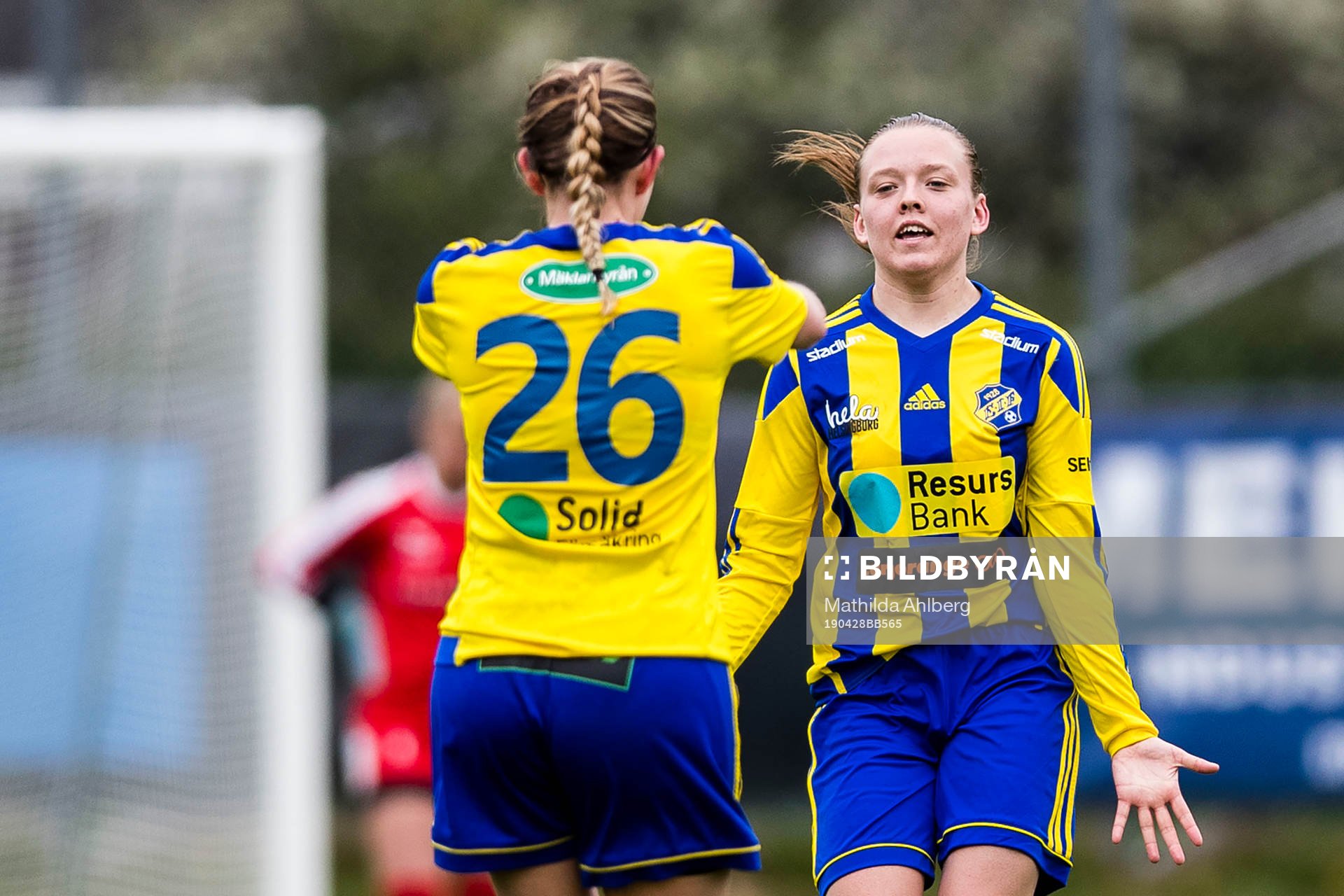 Eskilsminnes Nova Karlsson jublar