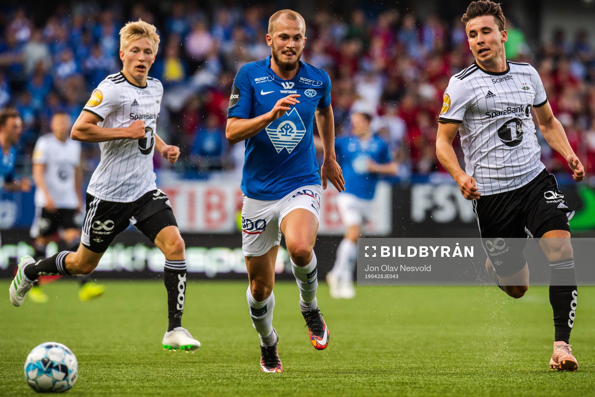 Birger Meling of Rosenborg against Eirik Hestad of Molde