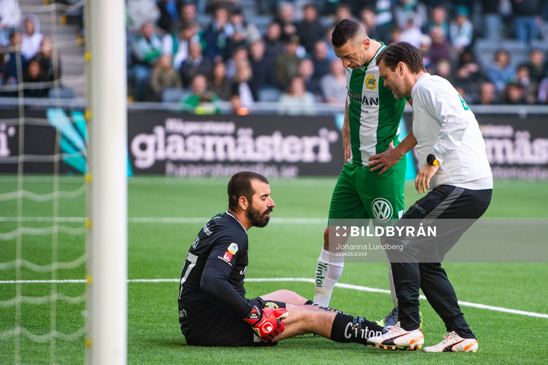 Hammarbys målvakt Gianluca Curci har ont