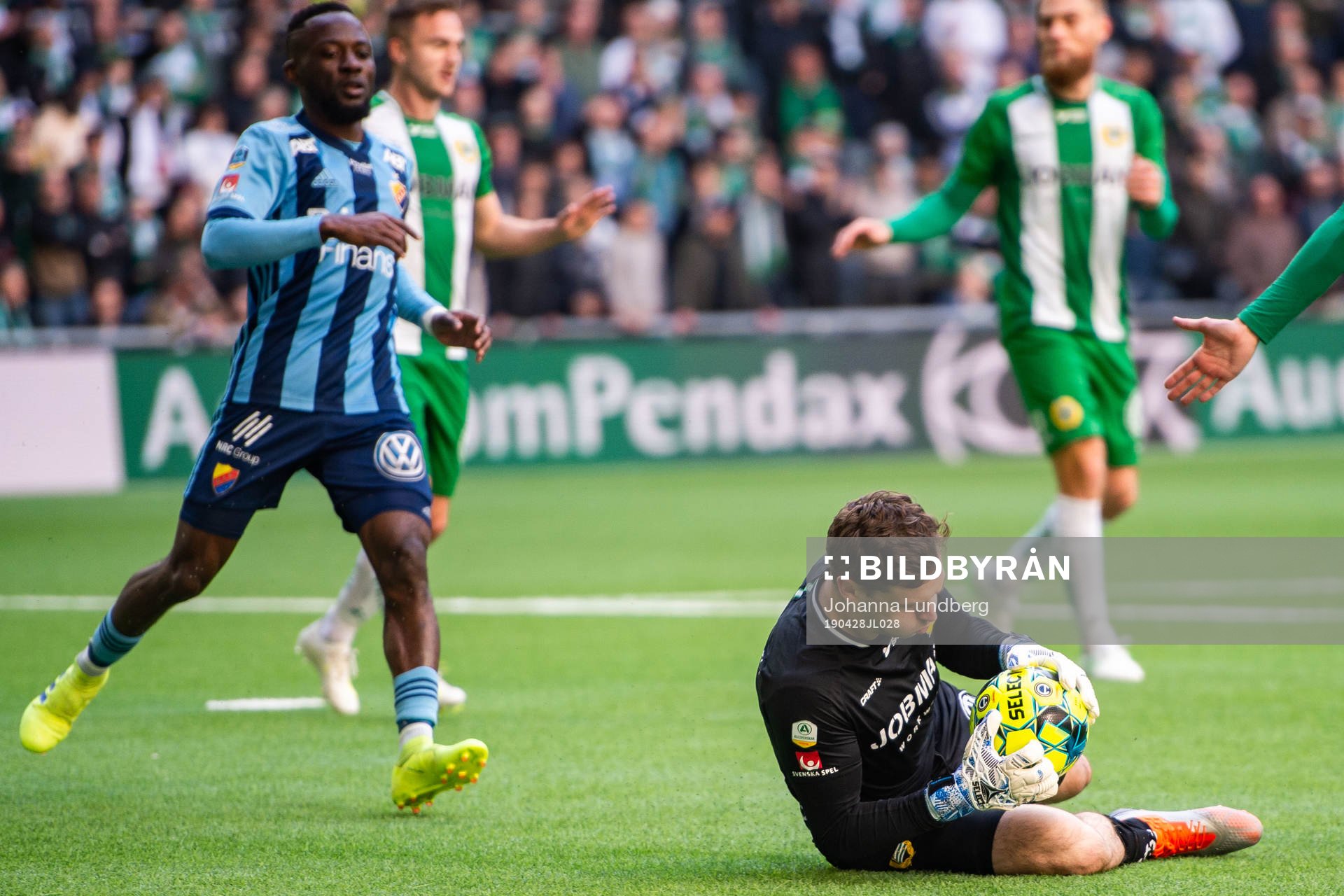 Hammarbys Aiham Ousou med en räddning