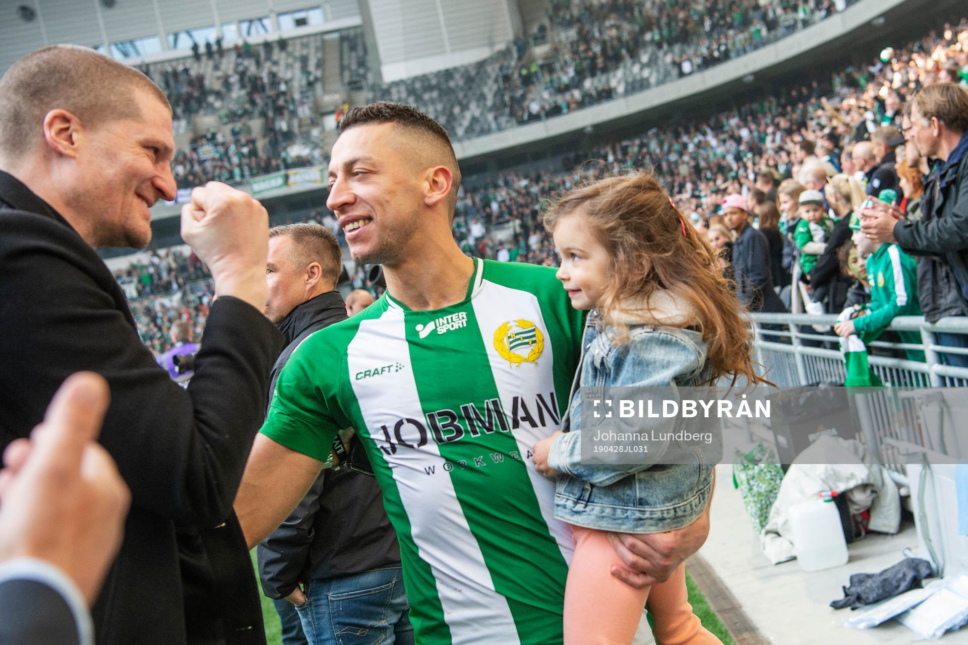 Hammarbys Nikola Djurdjic jublar med sin dotter