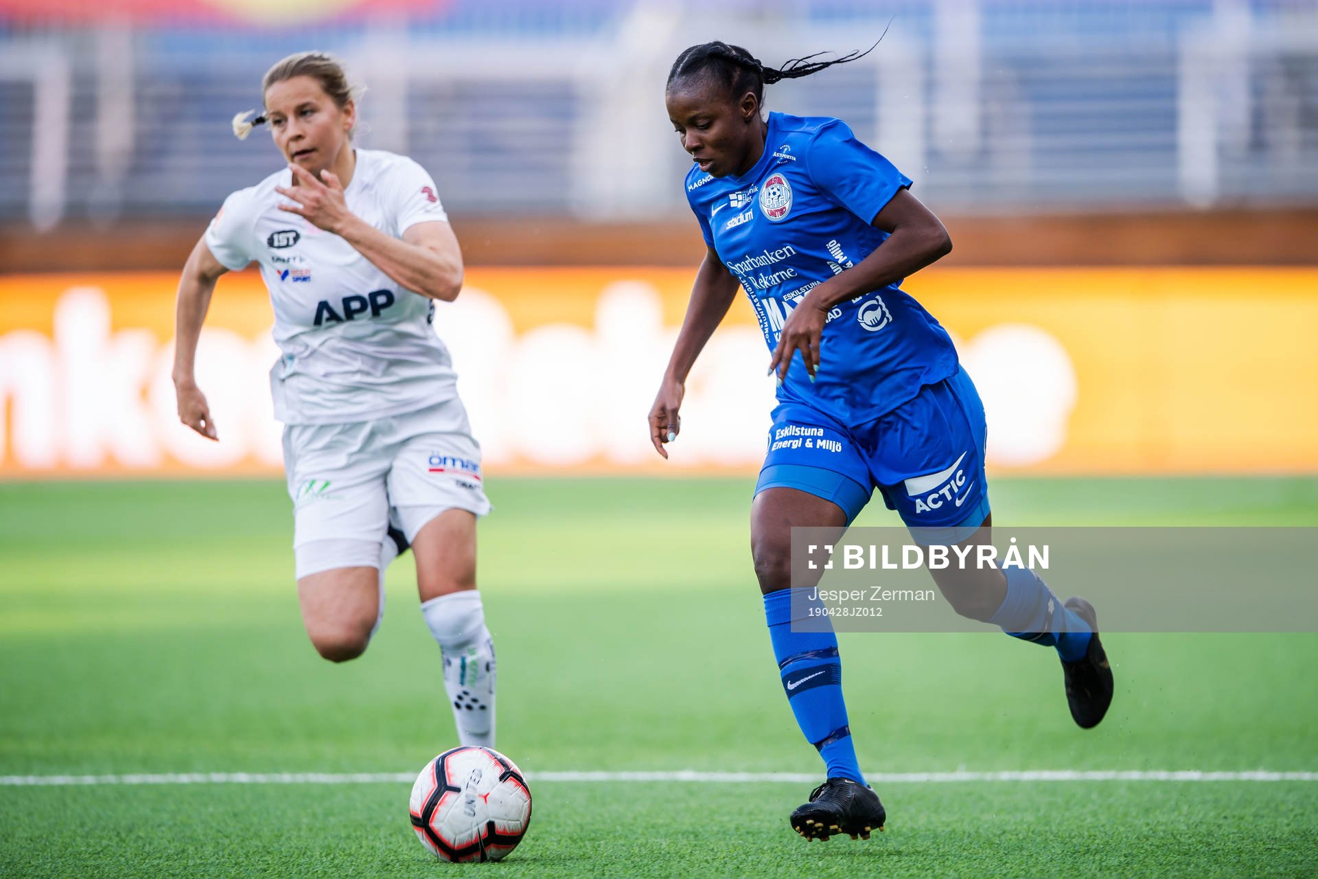 Växjös Emmi Alanen och Eskilstunas Sonja Okobi