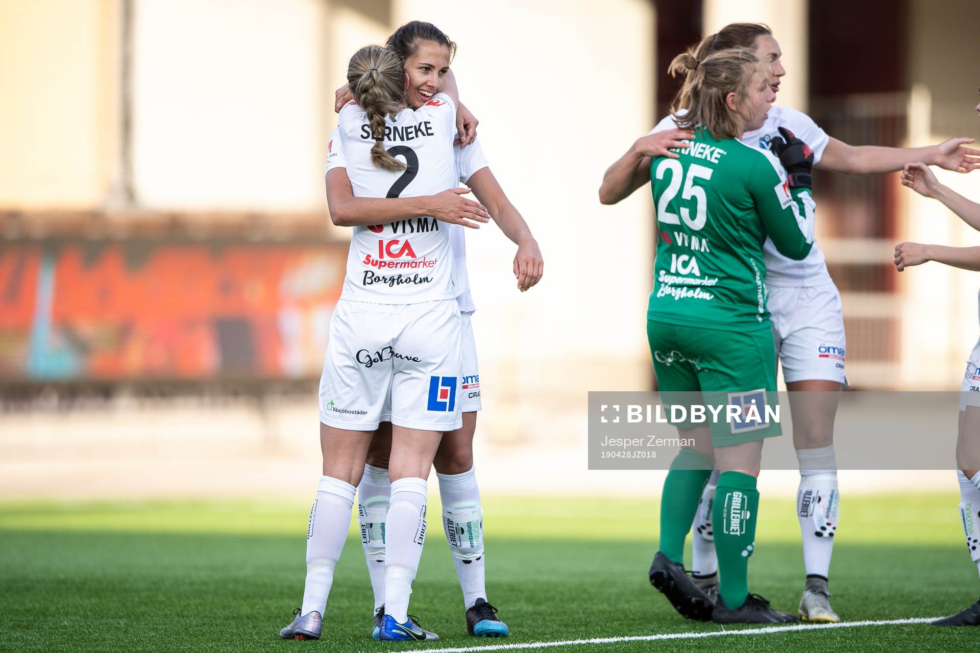 Växjös Elin Karlsson jublar
