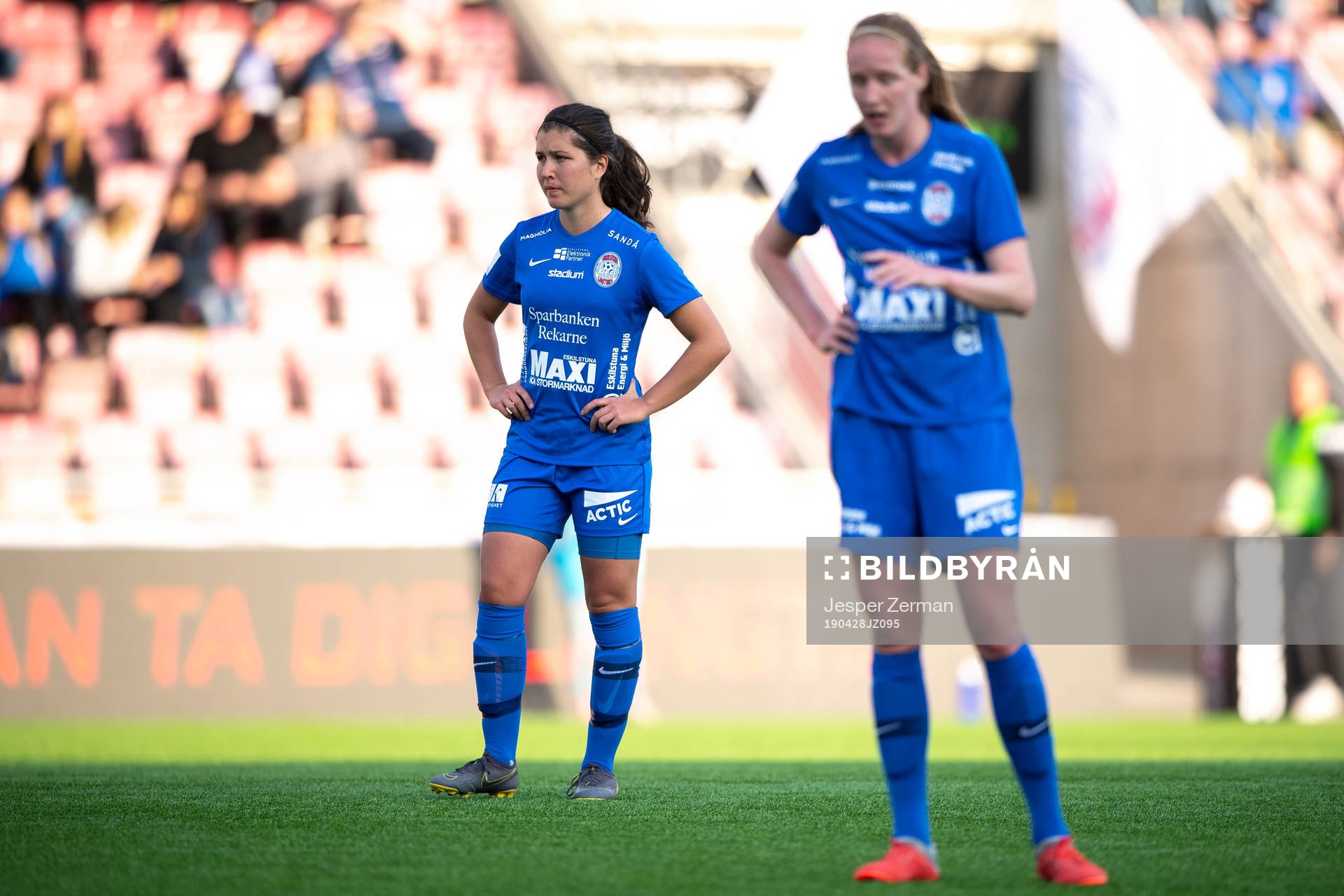 Eskilstunas Loretta Kullashi (v) deppar