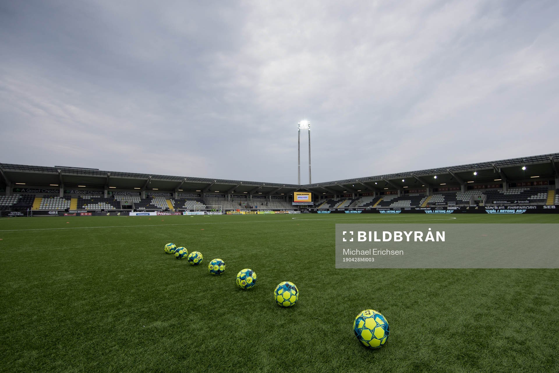 Bravida Arena interiört innan fotbollsmatchen i