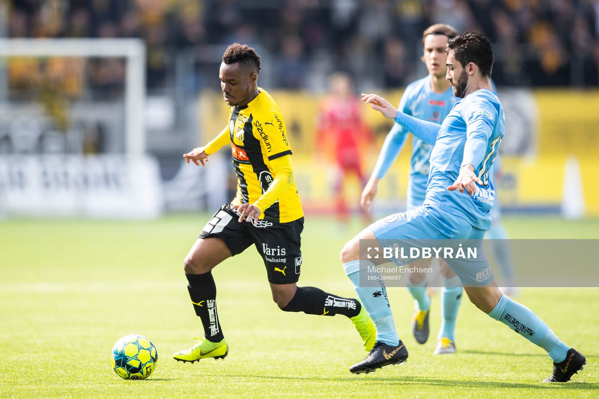 Häckens Nasiru Mohammed och AFC Eskilstunas Jose Leon