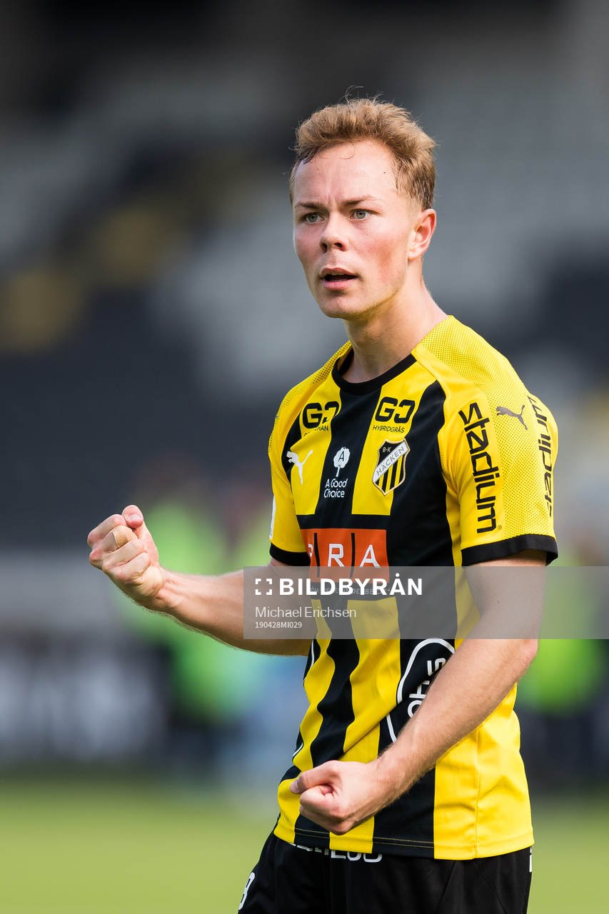 Häckens Adam Andersson jublar efter 1-0 under fotbollsmatchen i Allsvenskan mellan Häcken och AFC Eskilstuna den 28 april 2019 i Göteborg.