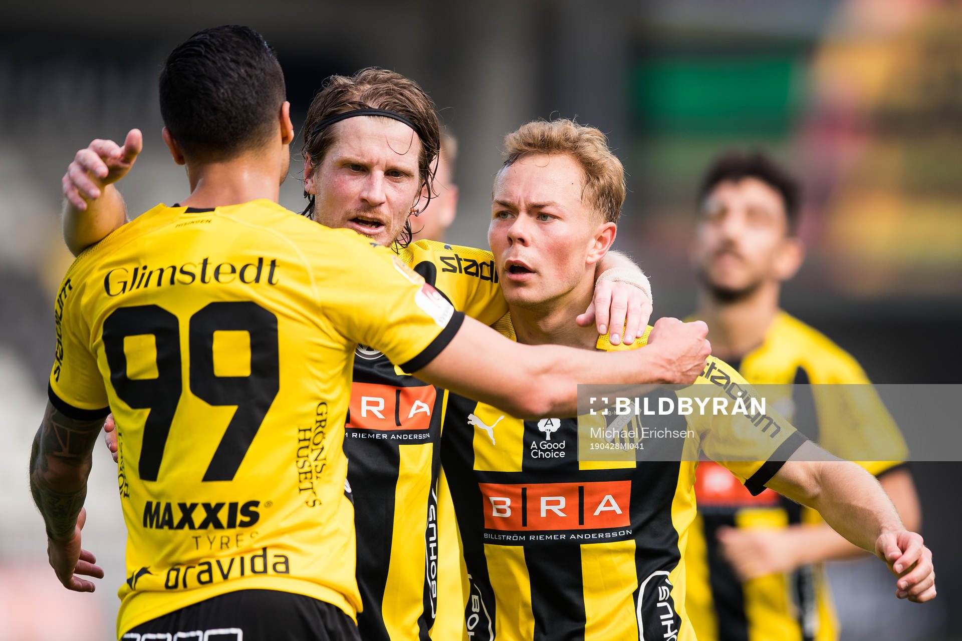 Häckens Adam Andersson jublar med Erik Friberg och Ahmed Yasin efter 1-0 under fotbollsmatchen i Allsvenskan mellan Häcken och AFC Eskilstuna den 28 april 2019 i Göteborg.