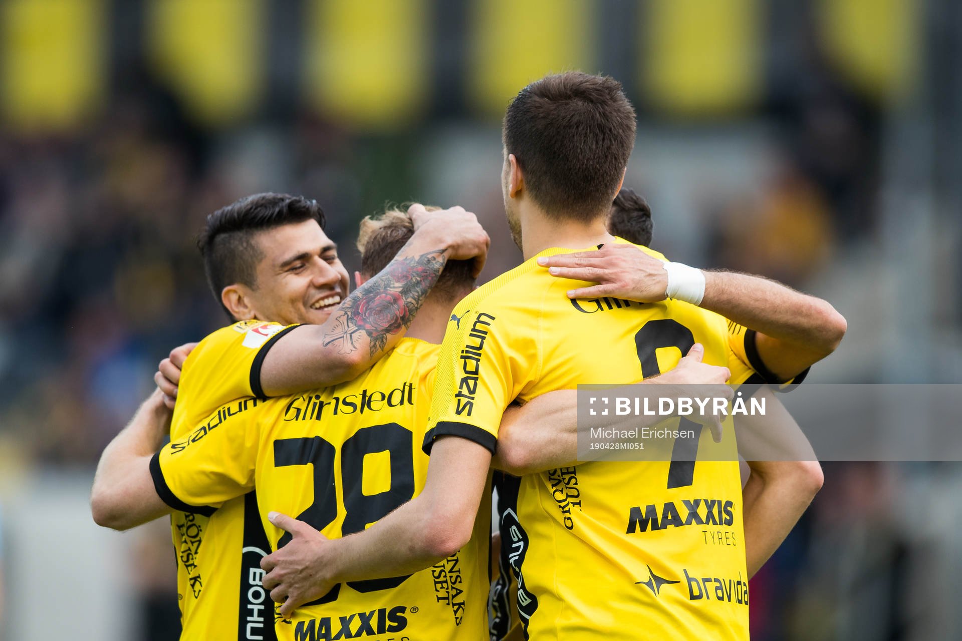 Häckens Adam Andersson jublar med lagkamrater efter 3-0 under fotbollsmatchen i Allsvenskan mellan Häcken och AFC Eskilstuna den 28 april 2019 i Göteborg.