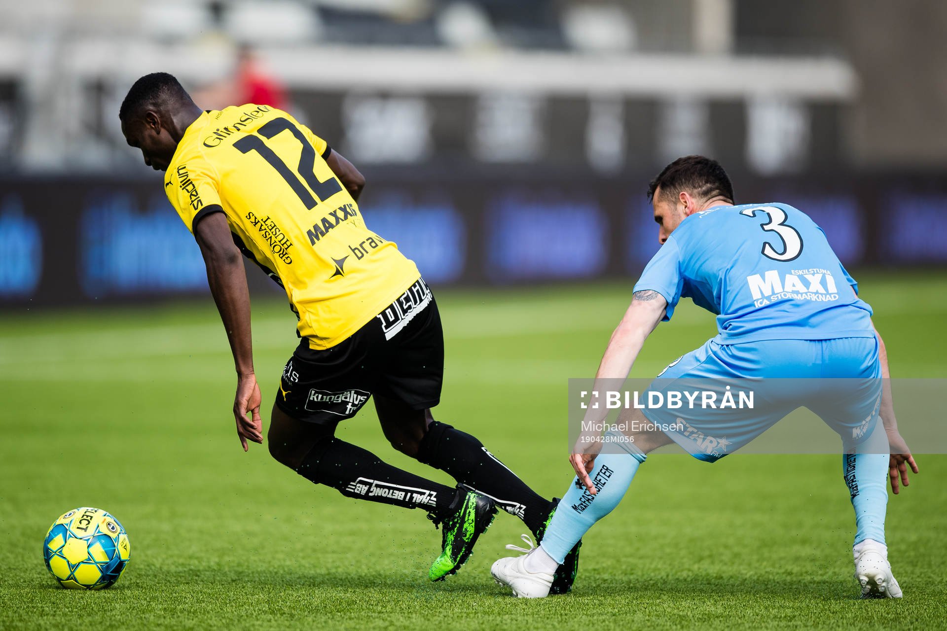 Häckens Godswill Ekpolo mot AFC Eskilstunas Kadir Hodzic