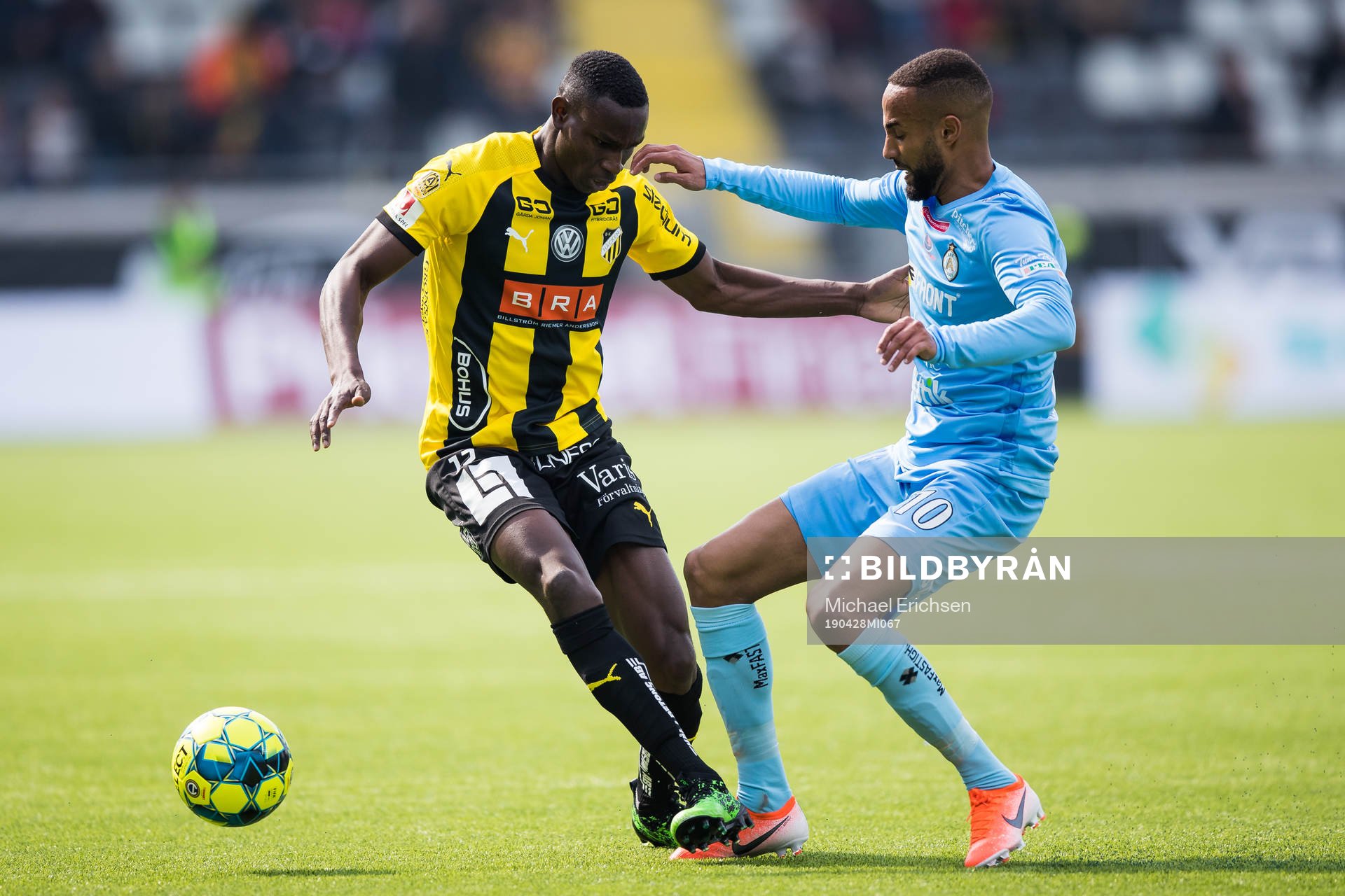 Häckens Godswill Ekpolo mot AFC Eskilstunas Ferid Ali