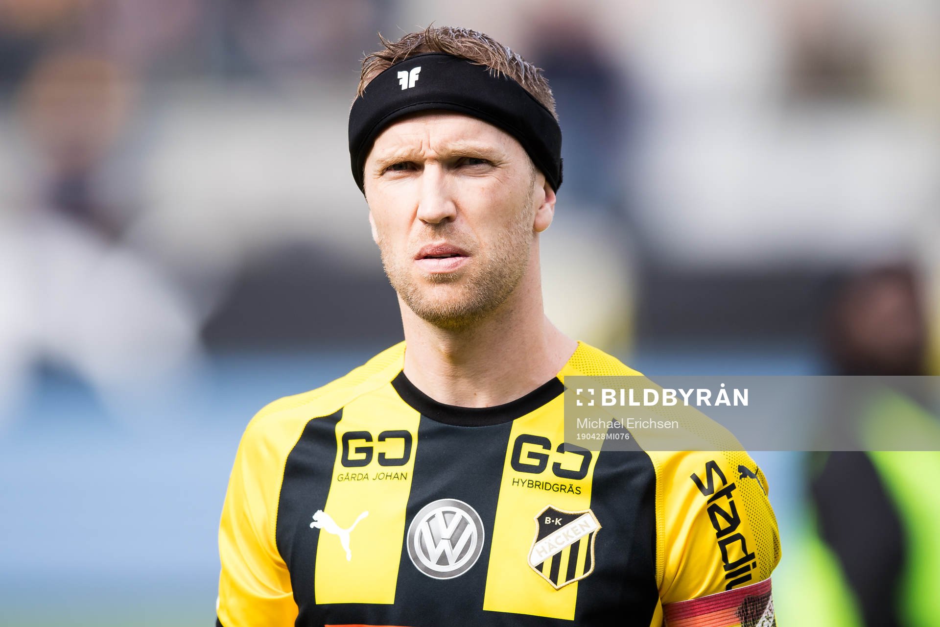 Häckens Rasmus Lindgren på line up innan fotbollsmatchen