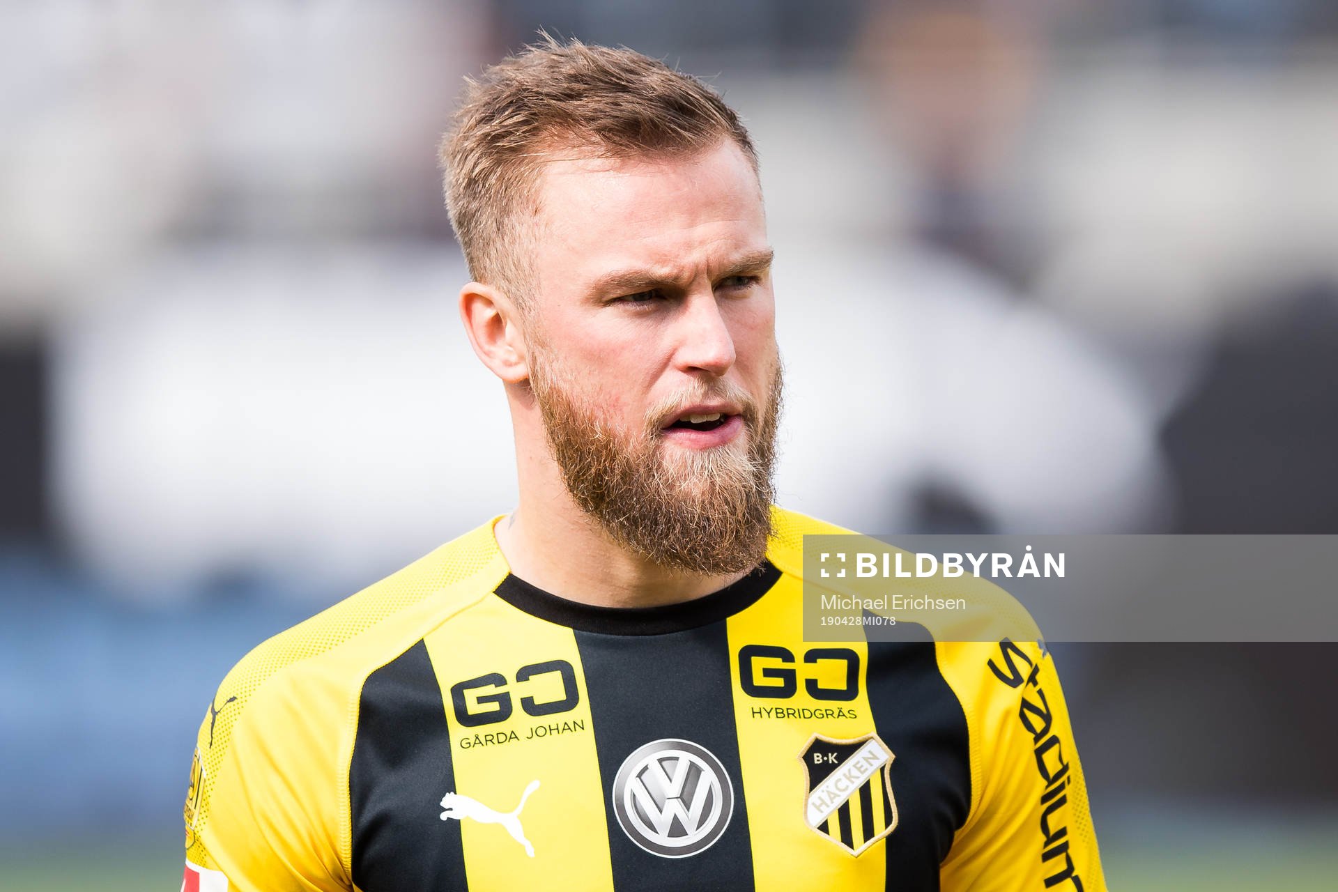 Häckens Alexander Faltsetas på line up innan fotbollsmatchen i Allsvenskan mellan Häcken och AFC Eskilstuna den 28 april 2019 i Göteborg.