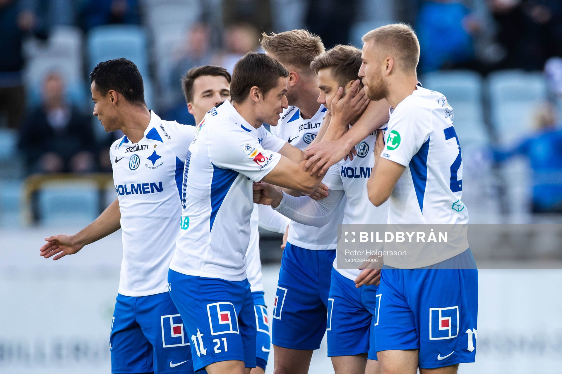 IFK Norrköpings Christoffer Nyman jublar med lagkamrater