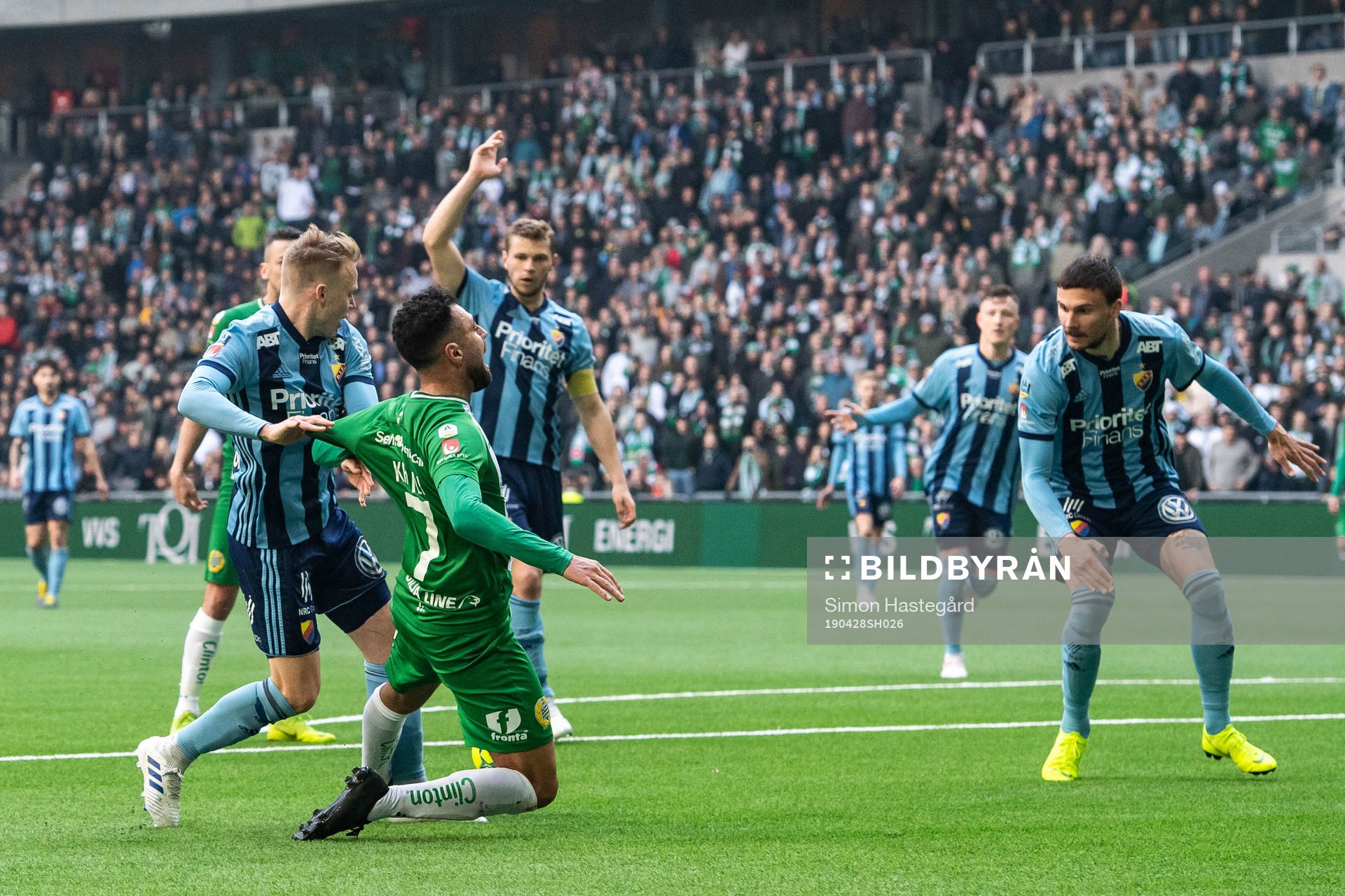 Hammarbys Imad Khalili faller i straffområdet