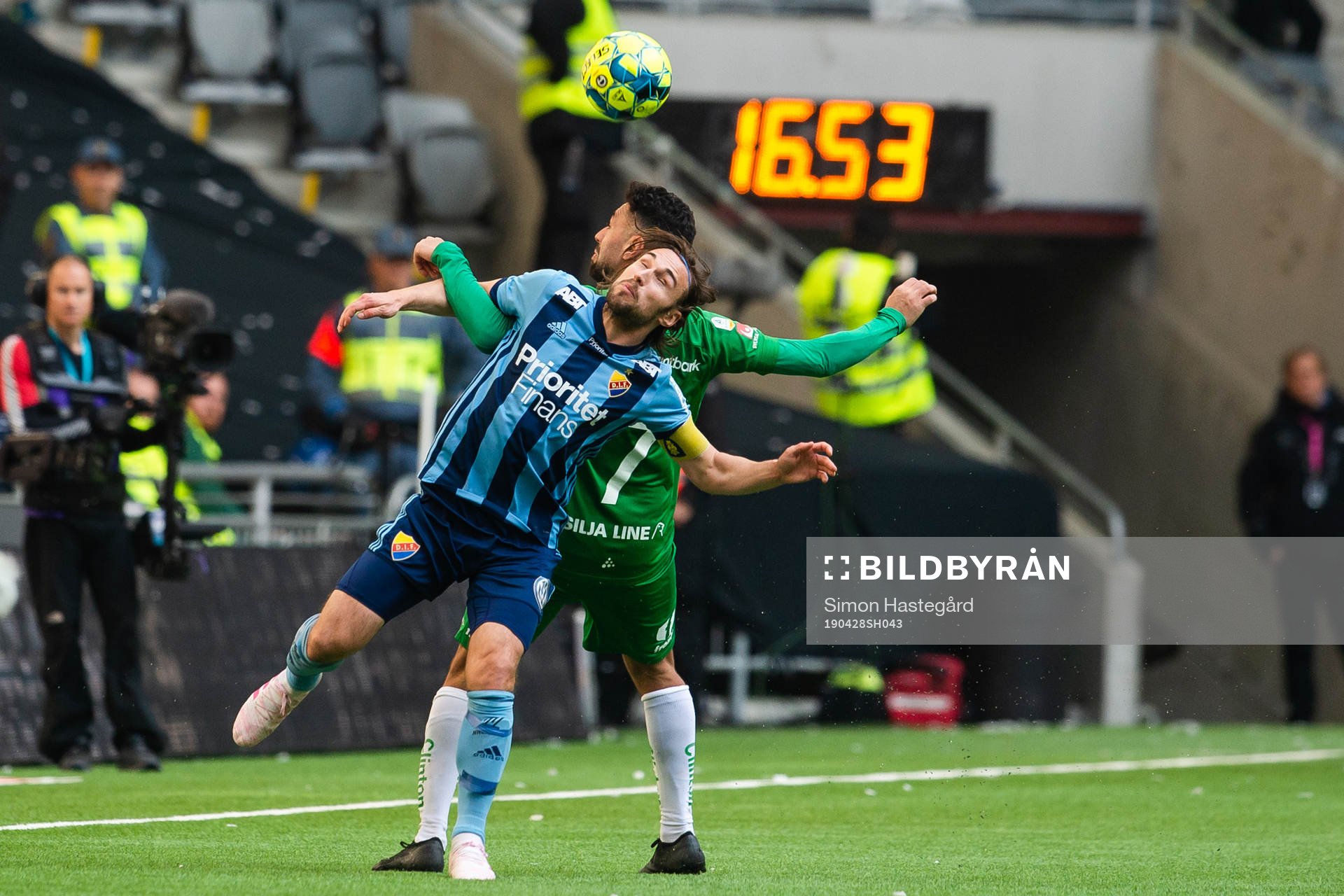 Hammarbys Imad Khalili och Djurgårdens Kevin Walker