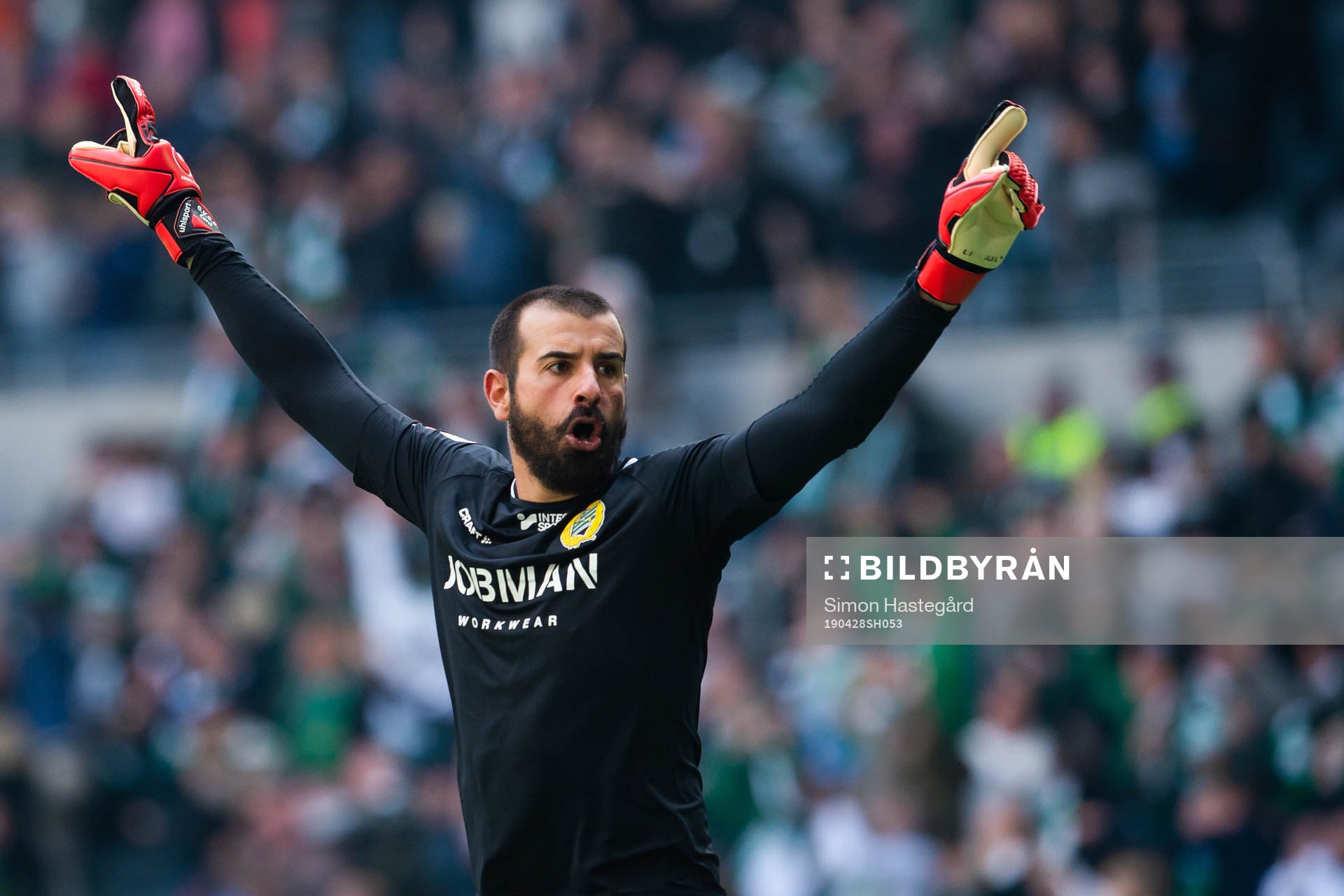 Hammarbys målvakt Gianluca Curci jublar