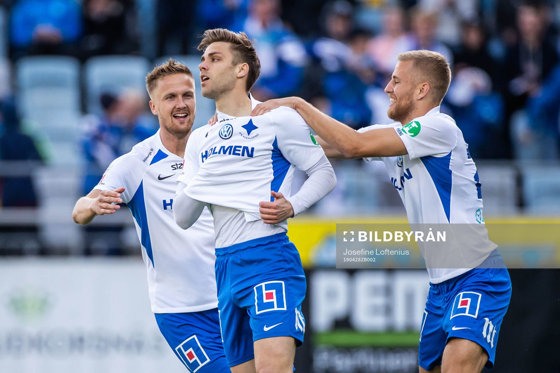 IFK Norrköpings Christoffer Nyman jublar med lagkamrater