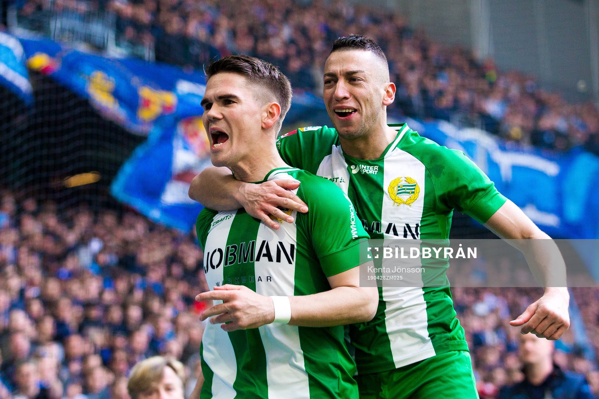 Hammarbys Vidar Örn Kjartansson jublar med Nikola Djurdjic