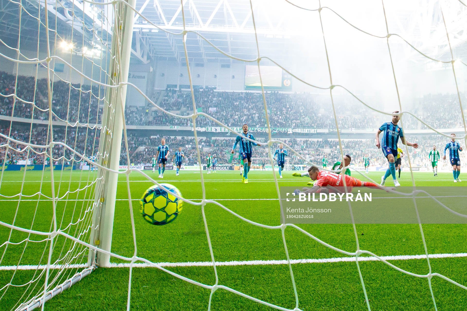 Hammarbys Nikola Djurdjic gör 1-0 bakom Djurgårdens