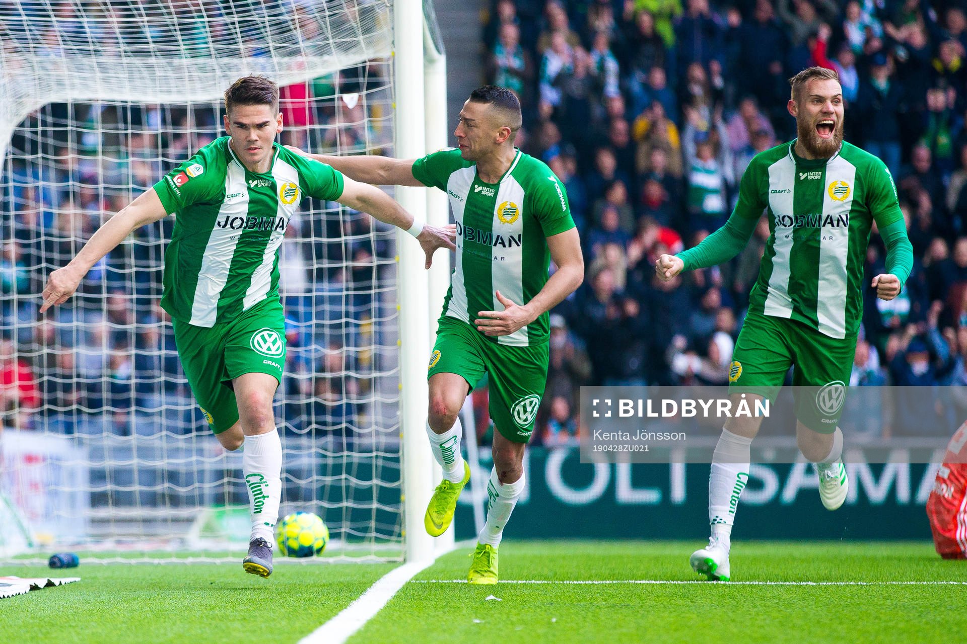 Hammarbys Vidar Örn Kjartansson jublar med Nikola Djurdjic