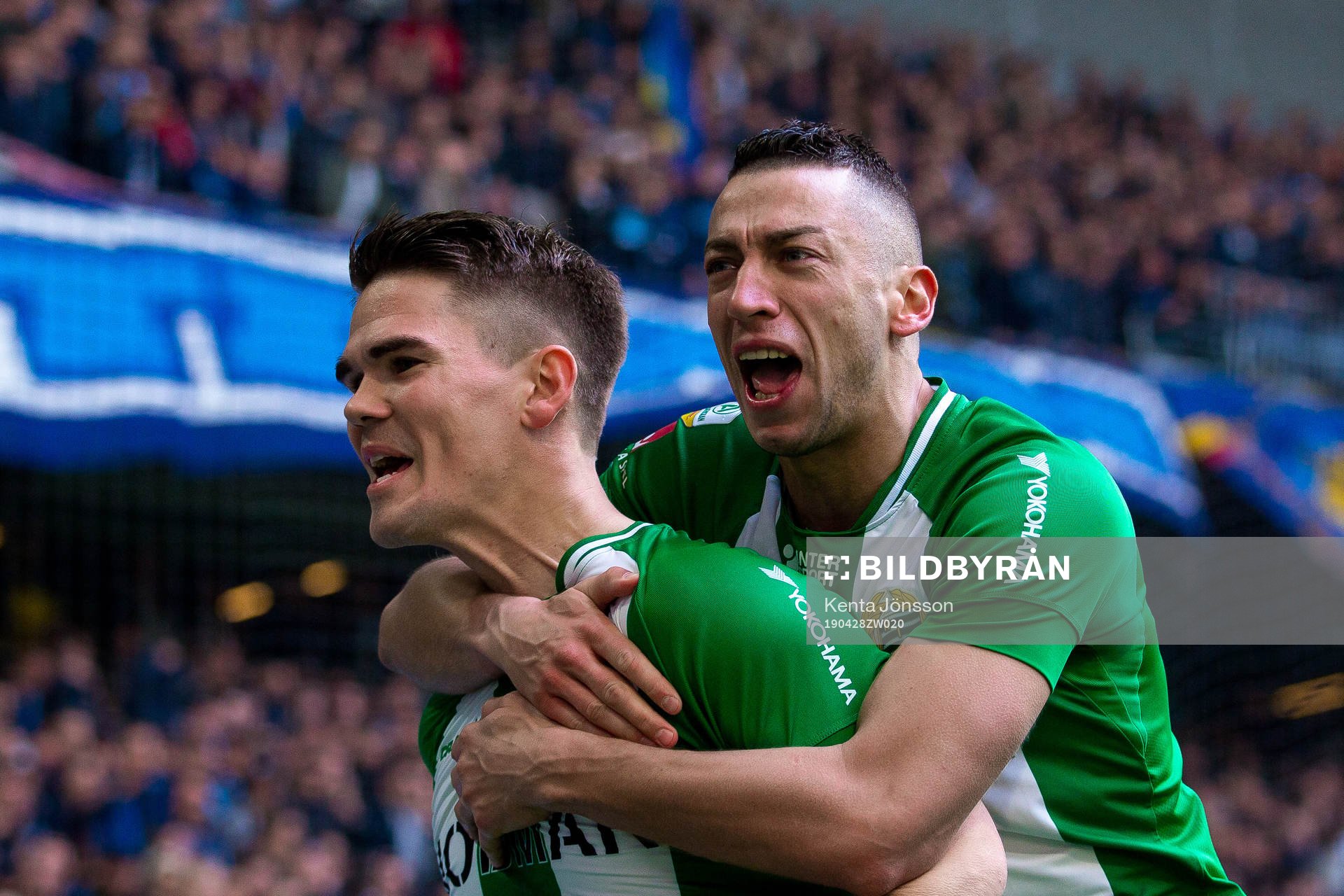 Hammarbys Vidar Örn Kjartansson jublar med Nikola Djurdjic