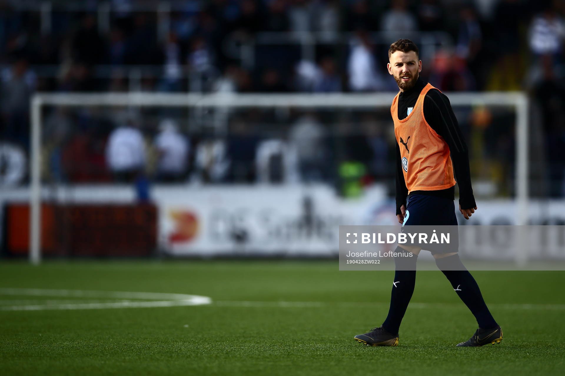 Malmö FFs Erdal Rakip värmer upp mellan halvlekarna