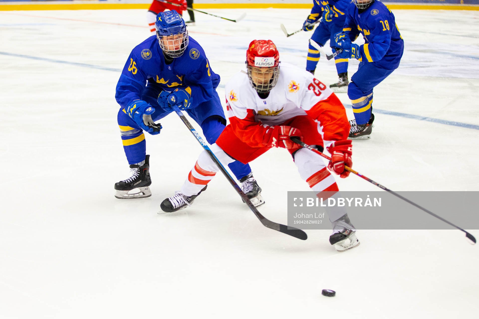Lucas Raymond of Sweden and Marat Khusnutdinov of Russia