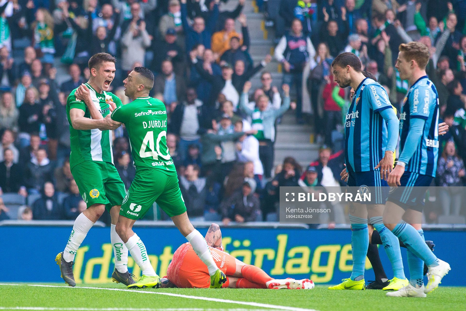 Hammarbys Nikola Djurdjic jublar med Vidar Örn Kjartansson