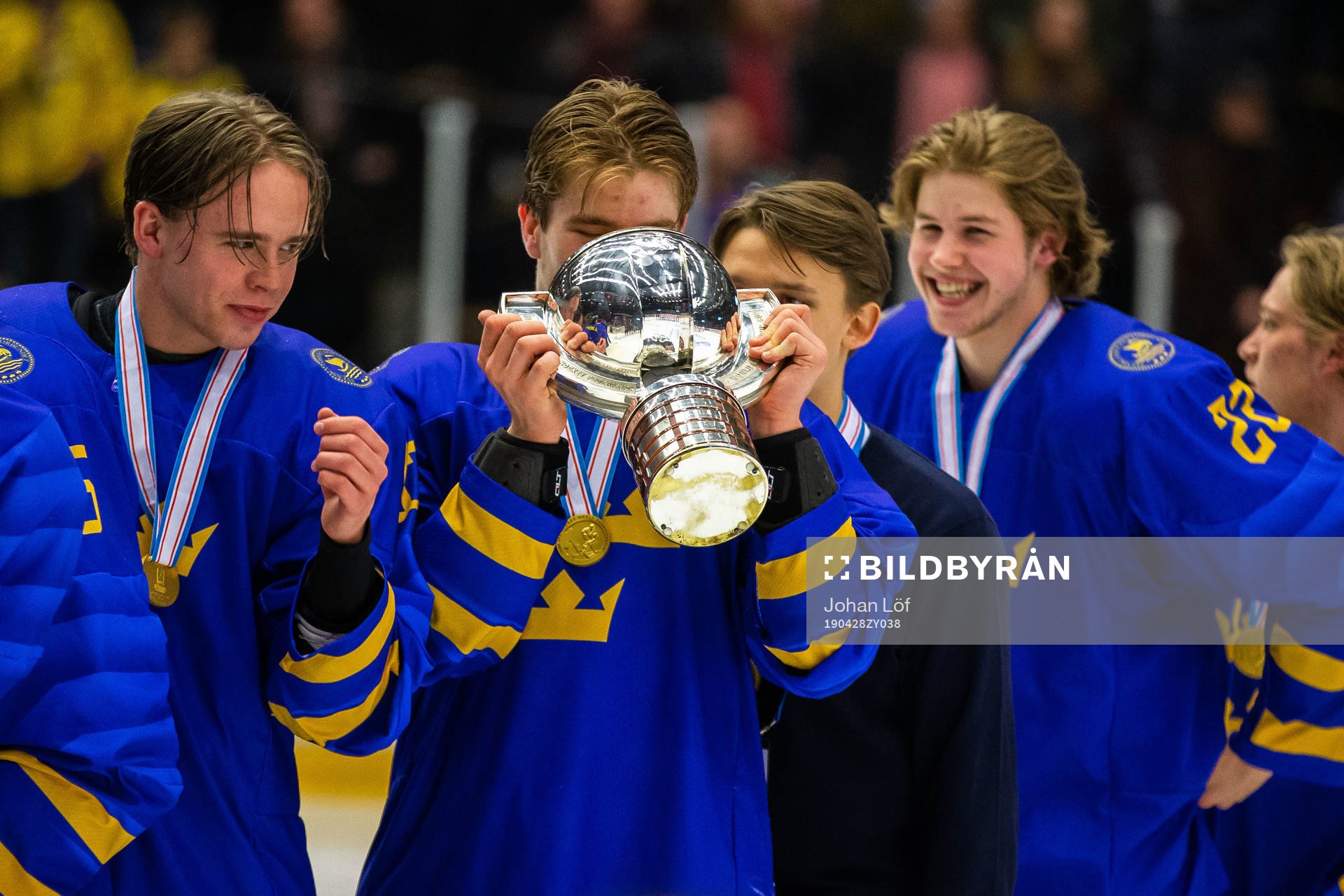 Players of Sweden celebrates with the trophy