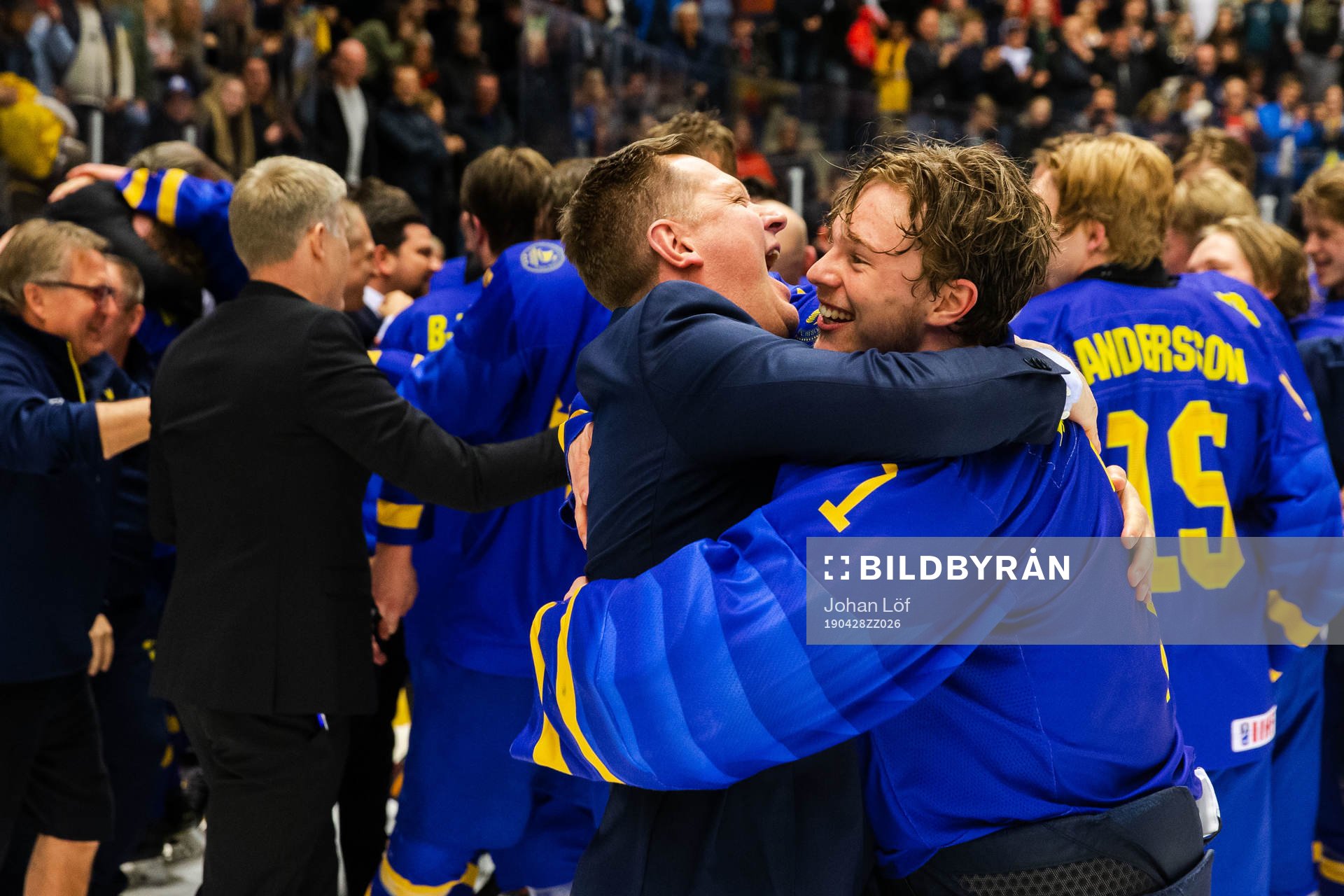 Goalkeeper Hugo Alnefelt of Sweden celebrates