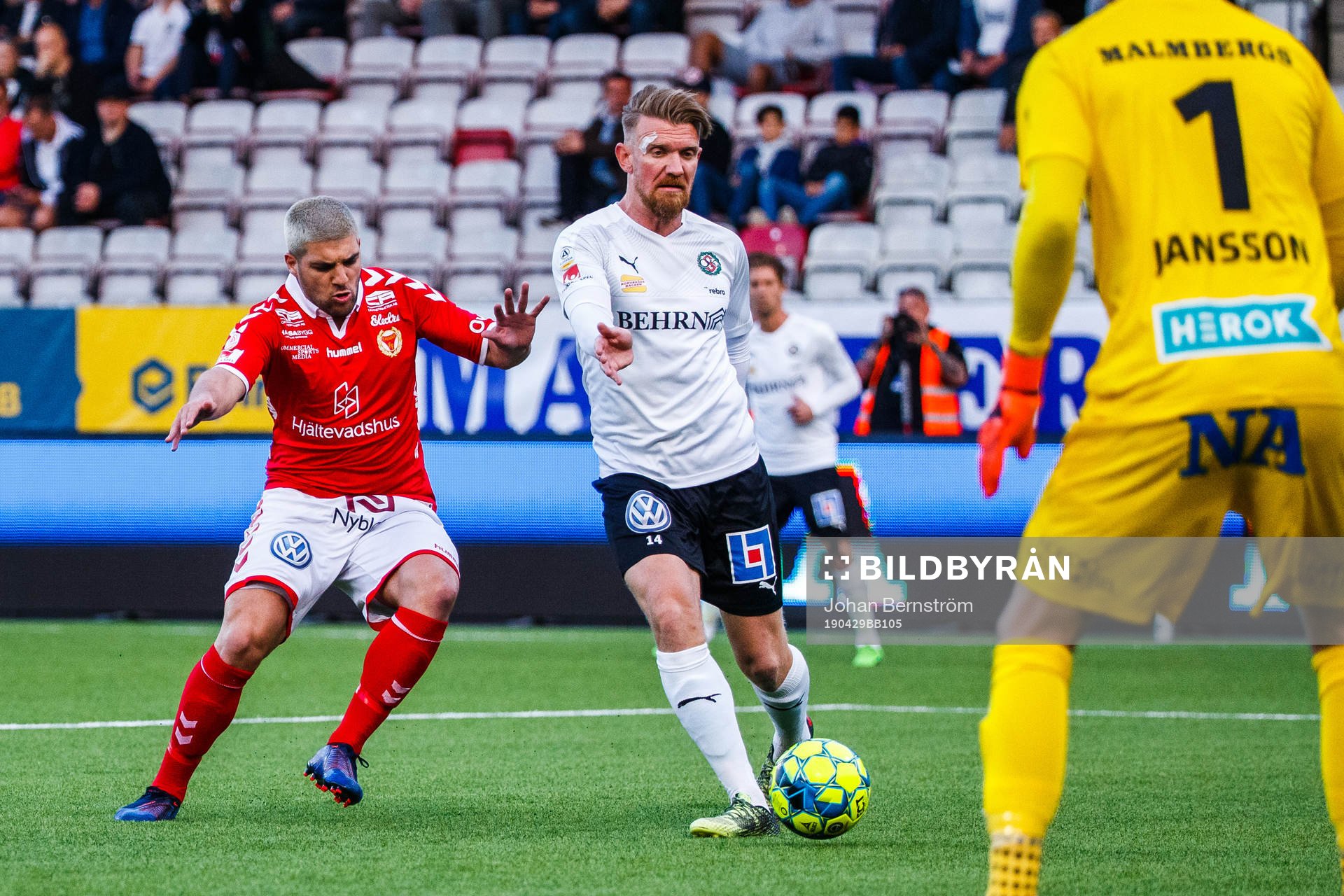 Kalmars Moestafa El Kabir och Örebros Michael Almebäck