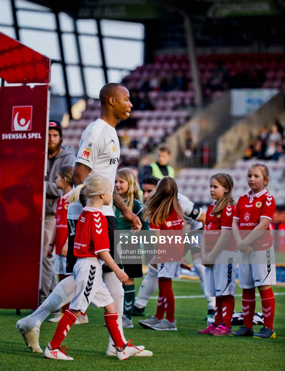 Örebros Carlos Strandberg gör entre