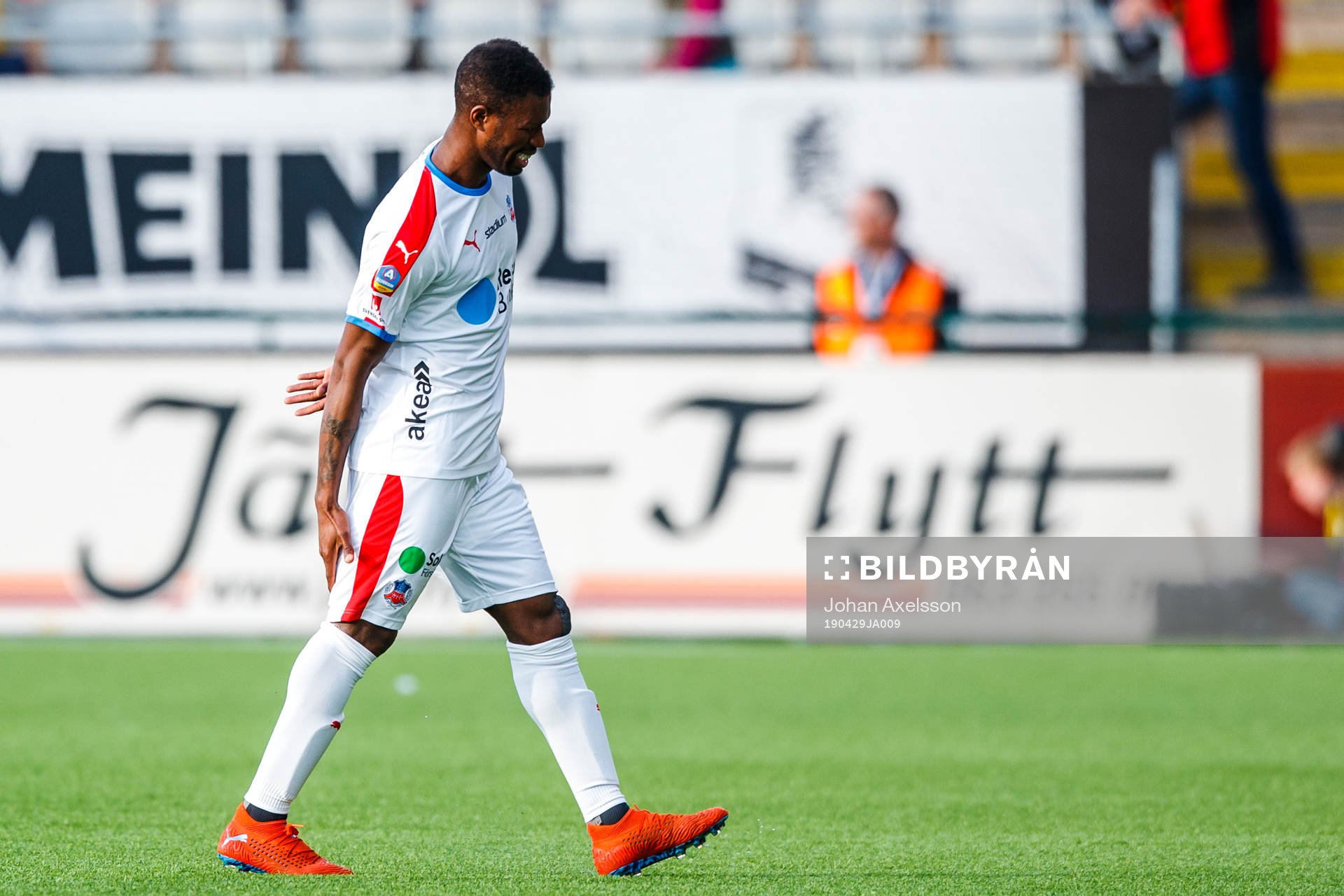 Helsingborgs Mohammed Abubakari lämnar planen