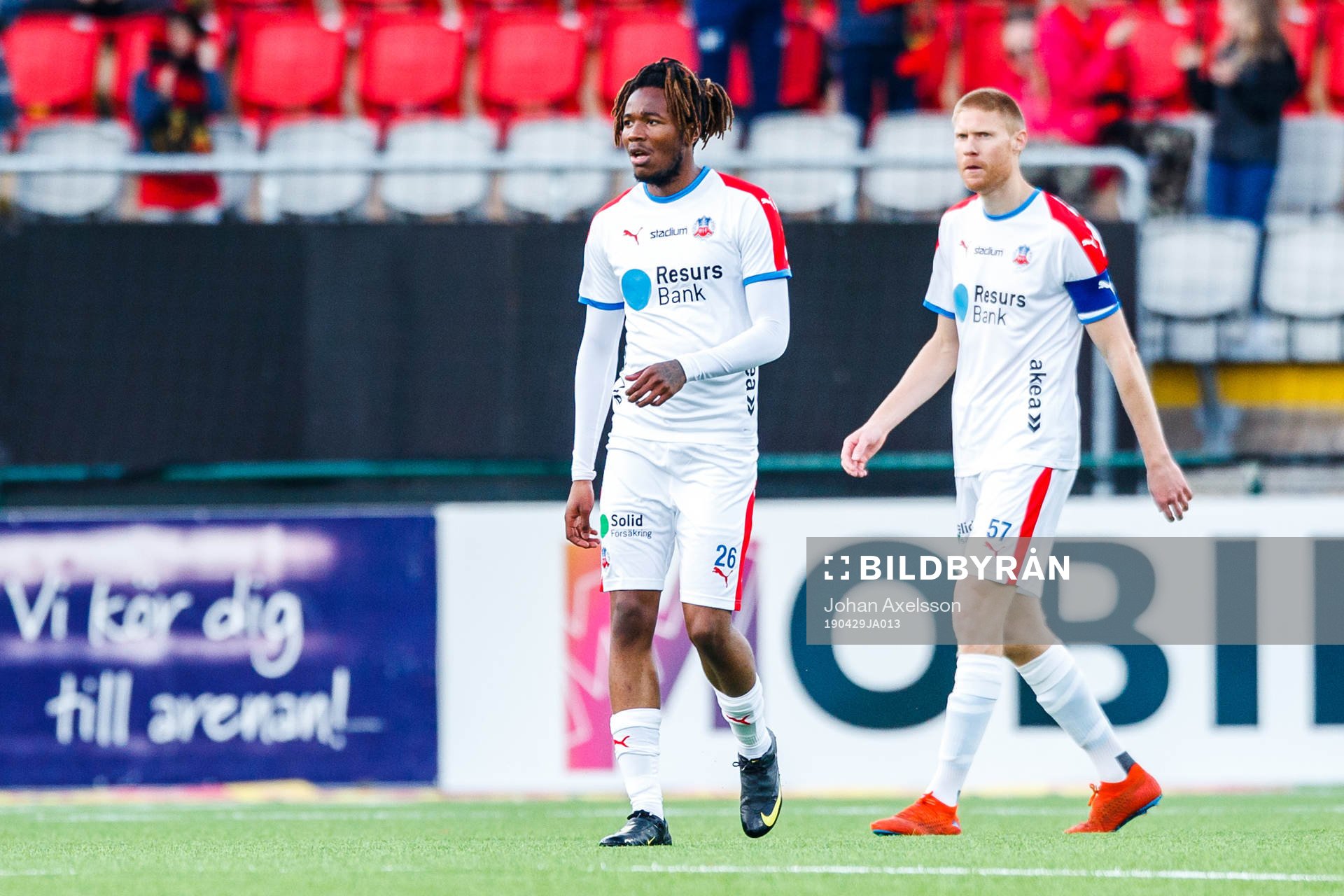 Helsingborgs Kundai Benyu och Markus Holgersson deppar