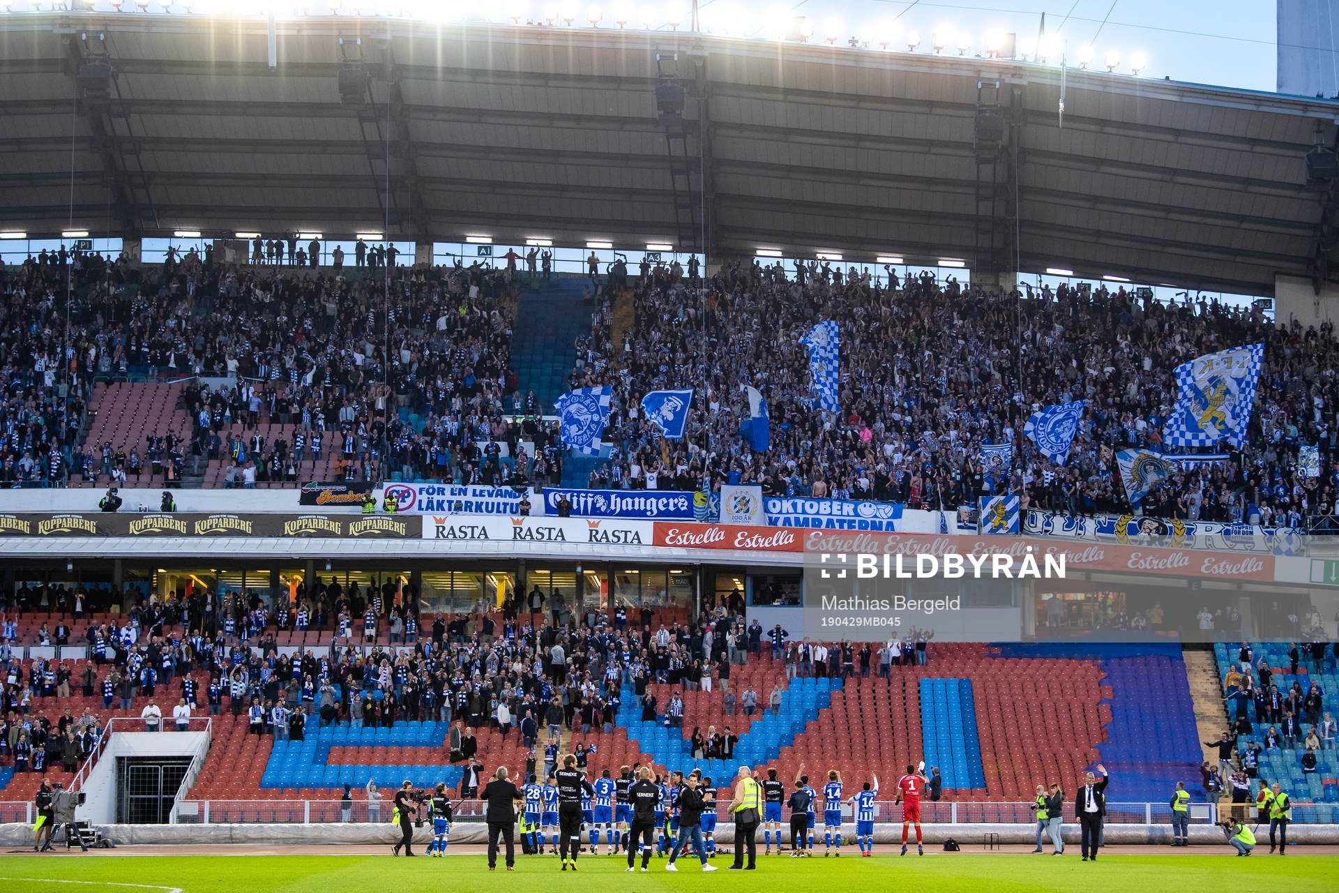 IFK Göteborgs spelare och supportrar jublar