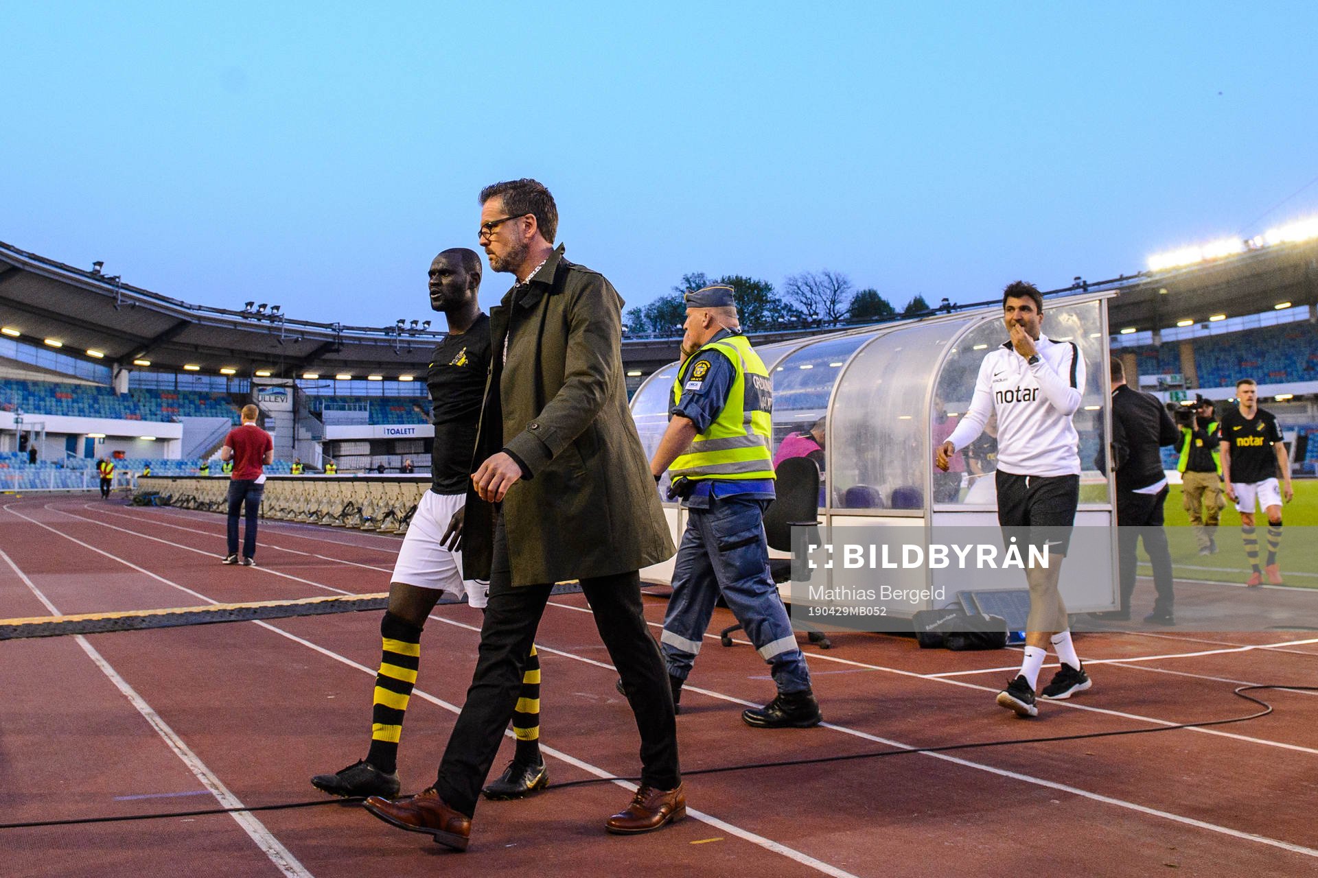 s Enoch Kofi Adu och tränare Rikard Norling  deppar