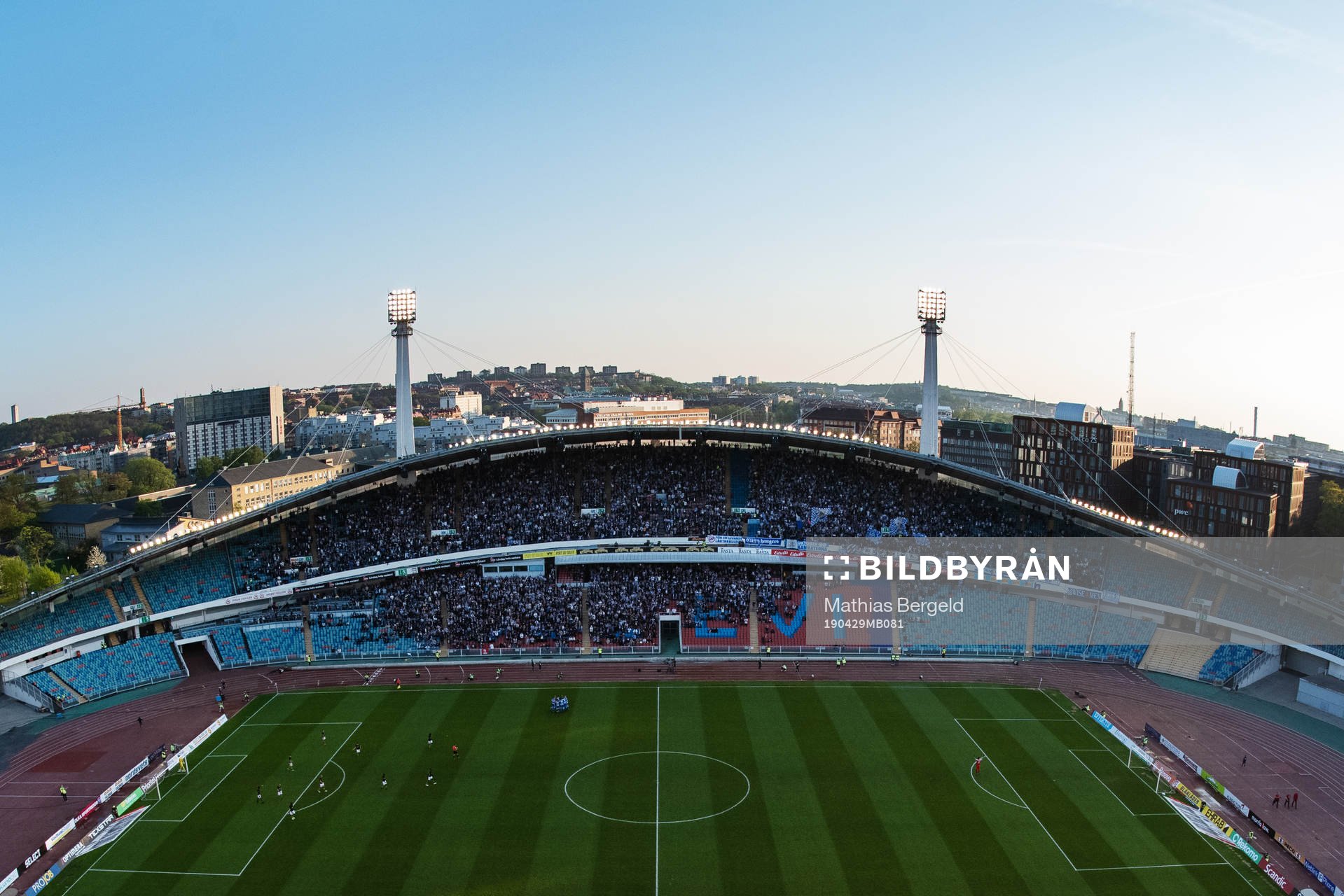 Översiktsbild av Nya Ullevi när IFK Göteborgs Giorgi Kharaishvili gjort 1-0 under fotbollsmatchen i Allsvenskan mellan IFK Göteborg och AIK den 29 april 2019 i 2019.