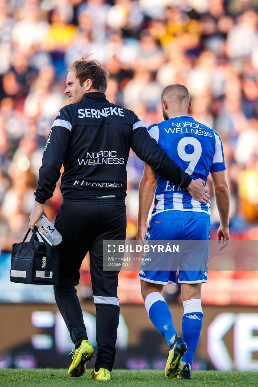 IFK Göteborgs Robin Söder lämnar planen
