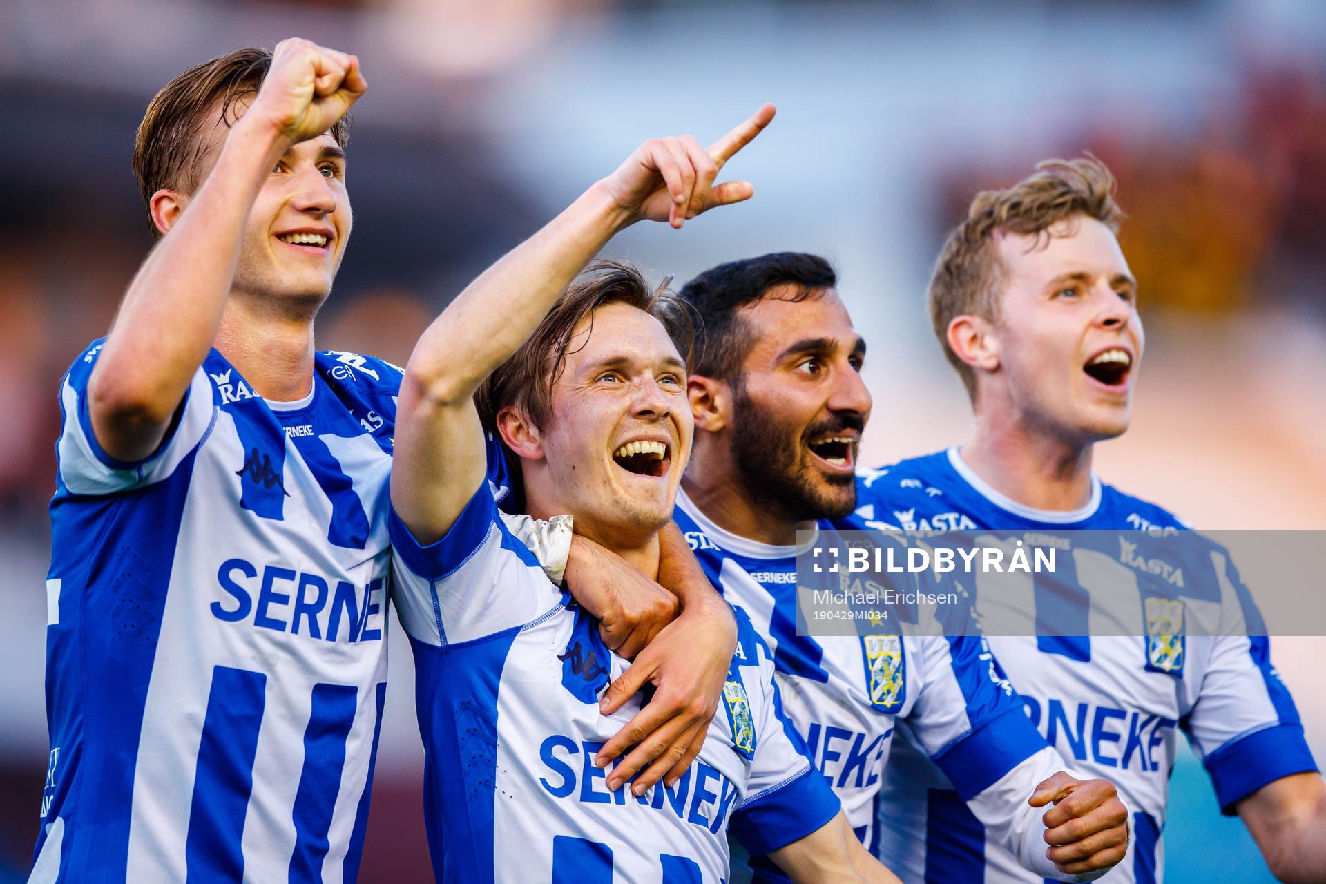 IFK Göteborgs Patrik Karlsson Lagemyr jublar med Benjamin Nygren , Sargon Abraham och Victor Wernersson efter 2-0 under fotbollsmatchen i allsvenskan mellan IFK Göteborg och AIK den 29 april 2019 i Göteborg.