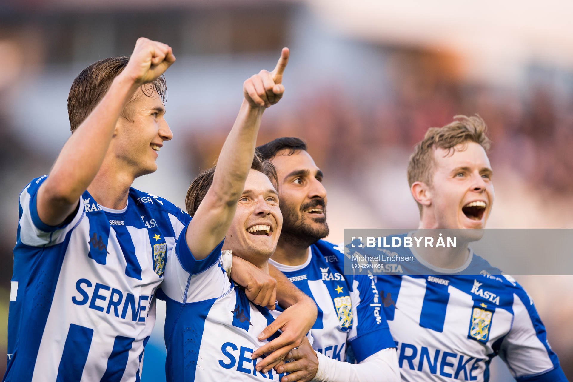 IFK Göteborgs Patrik Karlsson Lagemyr jublar ihop med Benjamin Nygren, Sargon Abraham och Victor Wernersson efter 2-0 under fotbollsmatchen i allsvenskan mellan IFK Göteborg och AIK den 29 april 2019 i Göteborg.