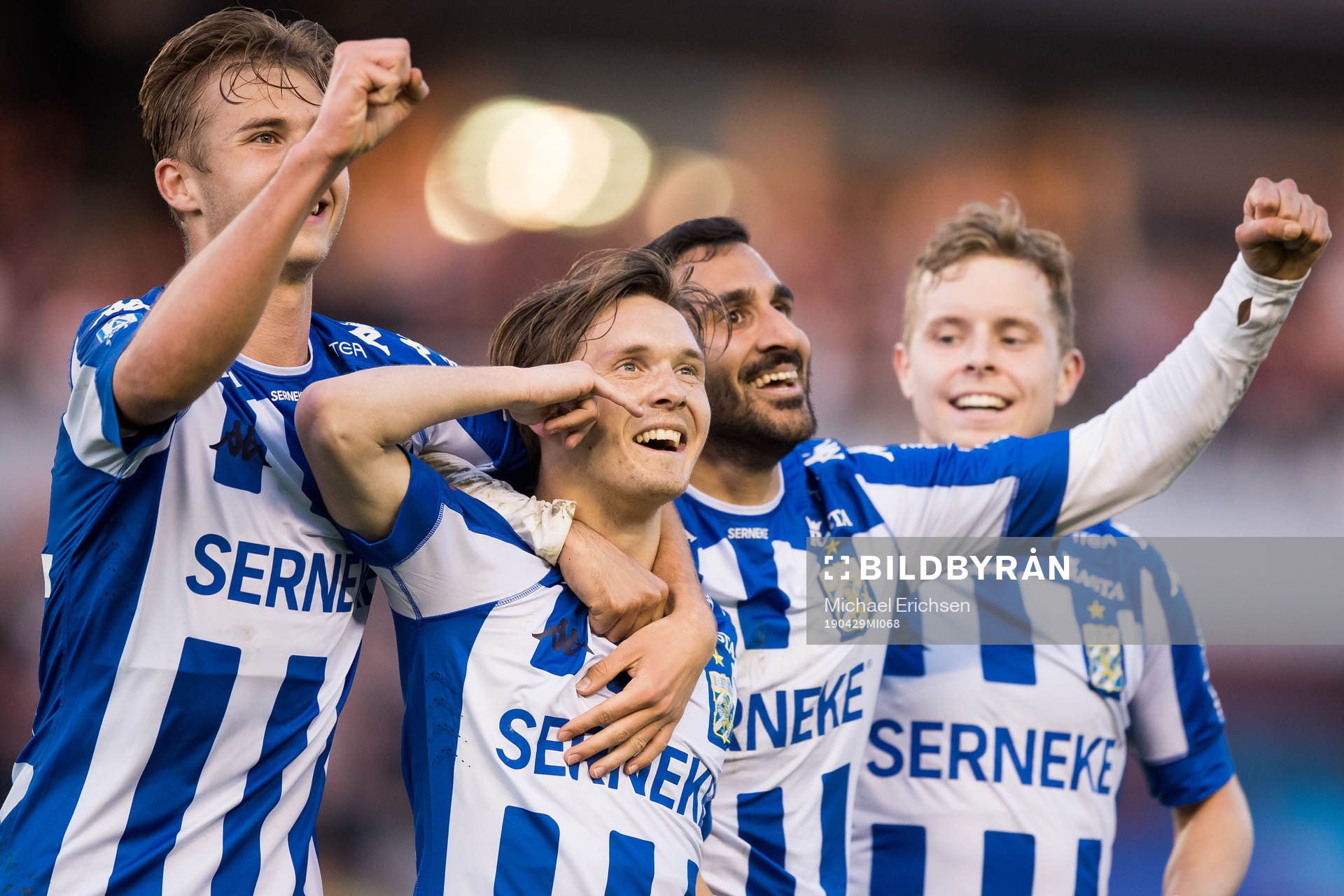 IFK Göteborgs Patrik Karlsson Lagemyr jublar ihop med Benjamin Nygren, Sargon Abraham och Victor Wernersson efter 2-0 under fotbollsmatchen i allsvenskan mellan IFK Göteborg och AIK den 29 april 2019 i Göteborg.