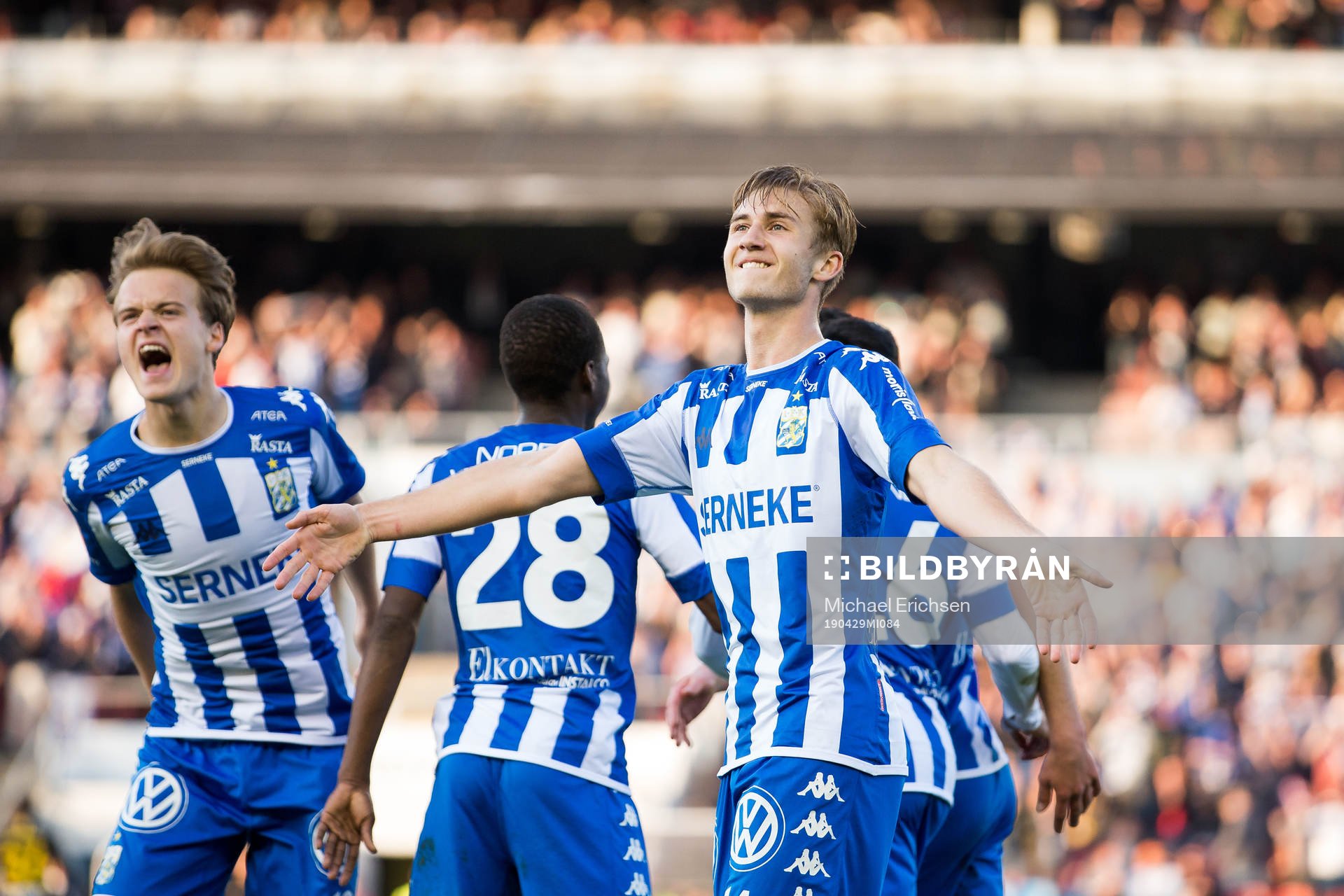 IFK Göteborgs August Erlingmark och Benjamin Nygren jublar