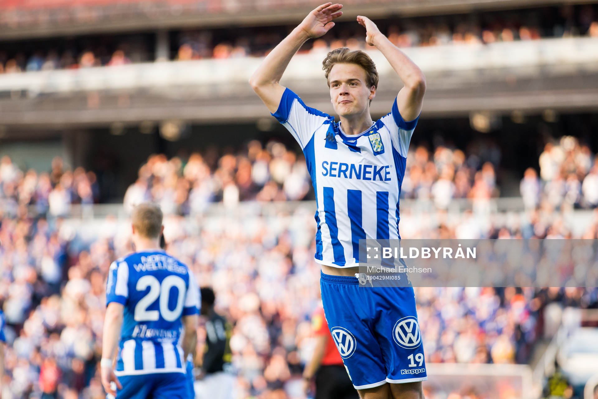 IFK Göteborgs August Erlingmark jublar mot publiken
