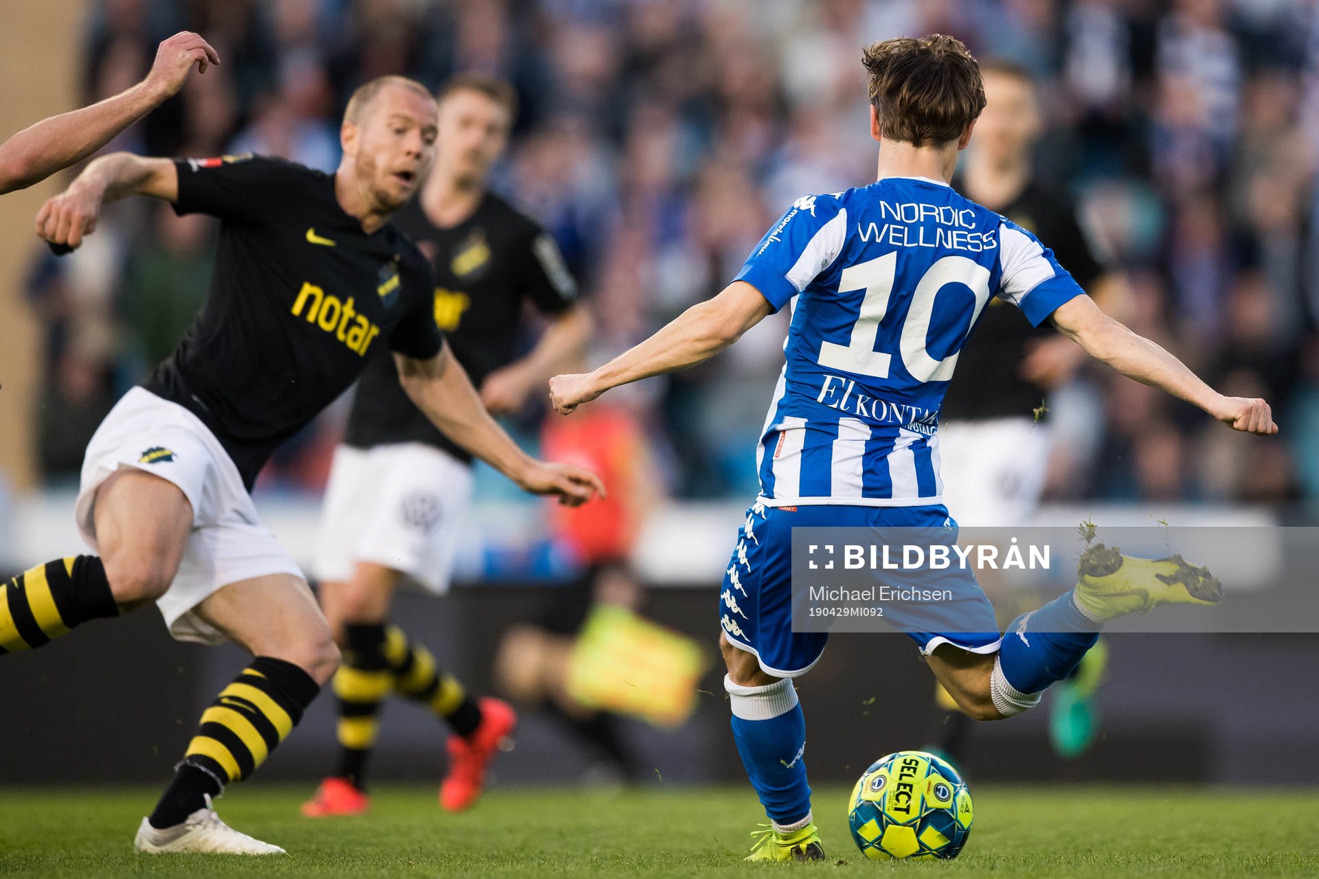 IFK Göteborgs Patrik Karlsson Lagemyr skjuter 2-0 under fotbollsmatchen i allsvenskan mellan IFK Göteborg och AIK den 29 april 2019 i Göteborg.