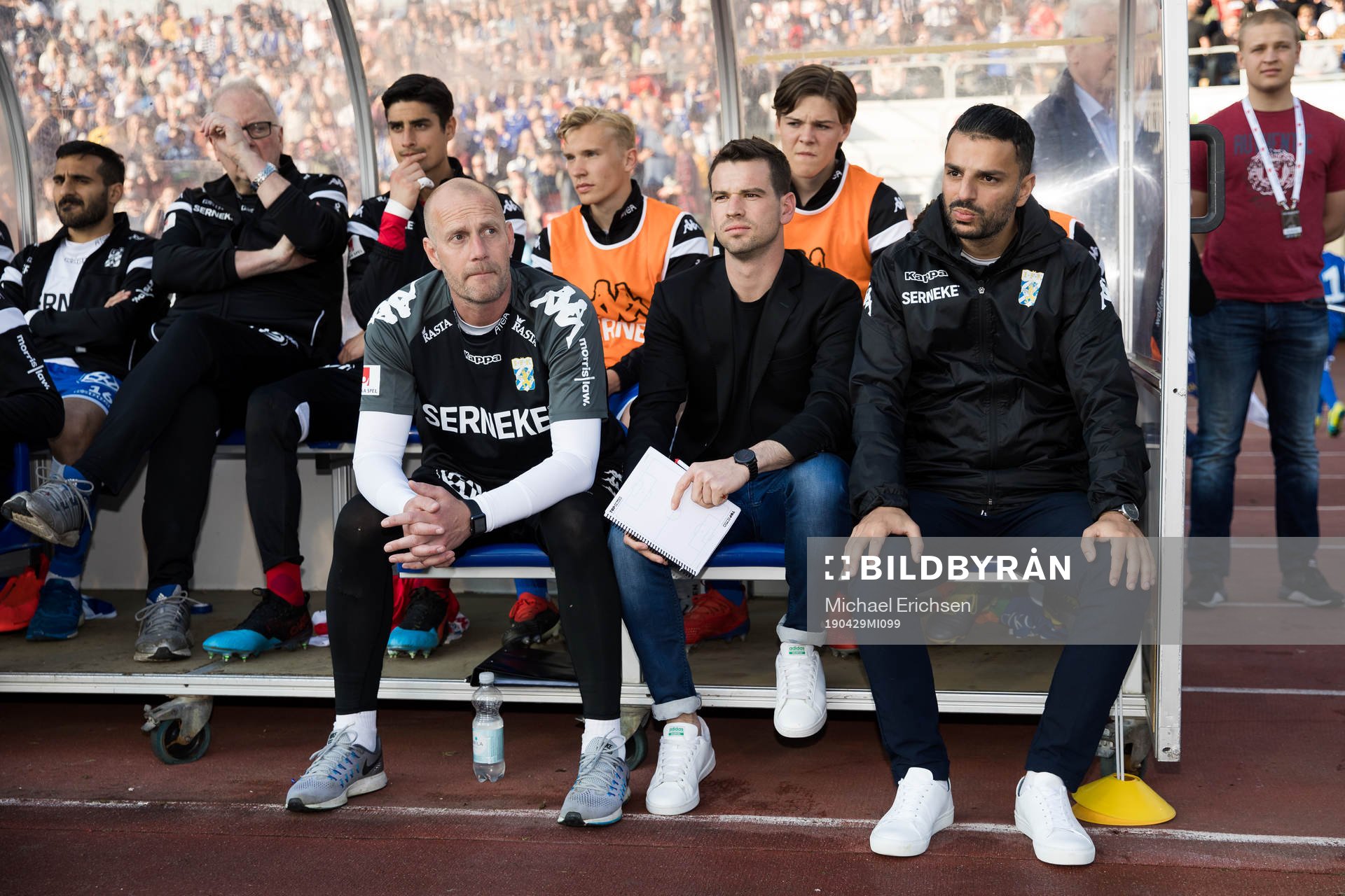 IFK Göteborgs målvaktstränare Stefan Remnér, assisterande tränare Ferran Sibila och tränare Poya Asbaghi  fotbollsmatchen i allsvenskan mellan IFK Göteborg och AIK den 29 april 2019 i Göteborg.
