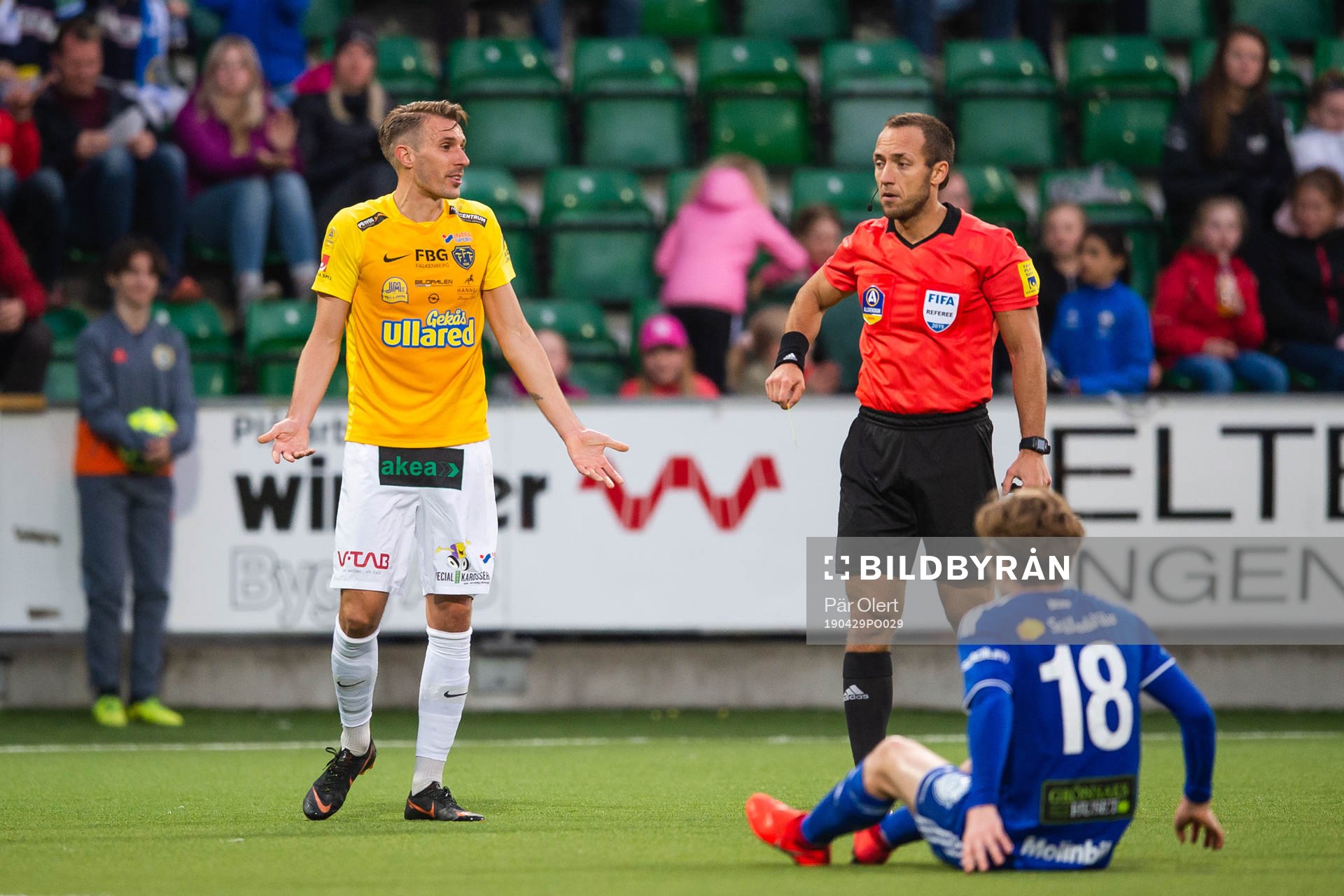 Falkenbergs Tobias Karlsson får en varning