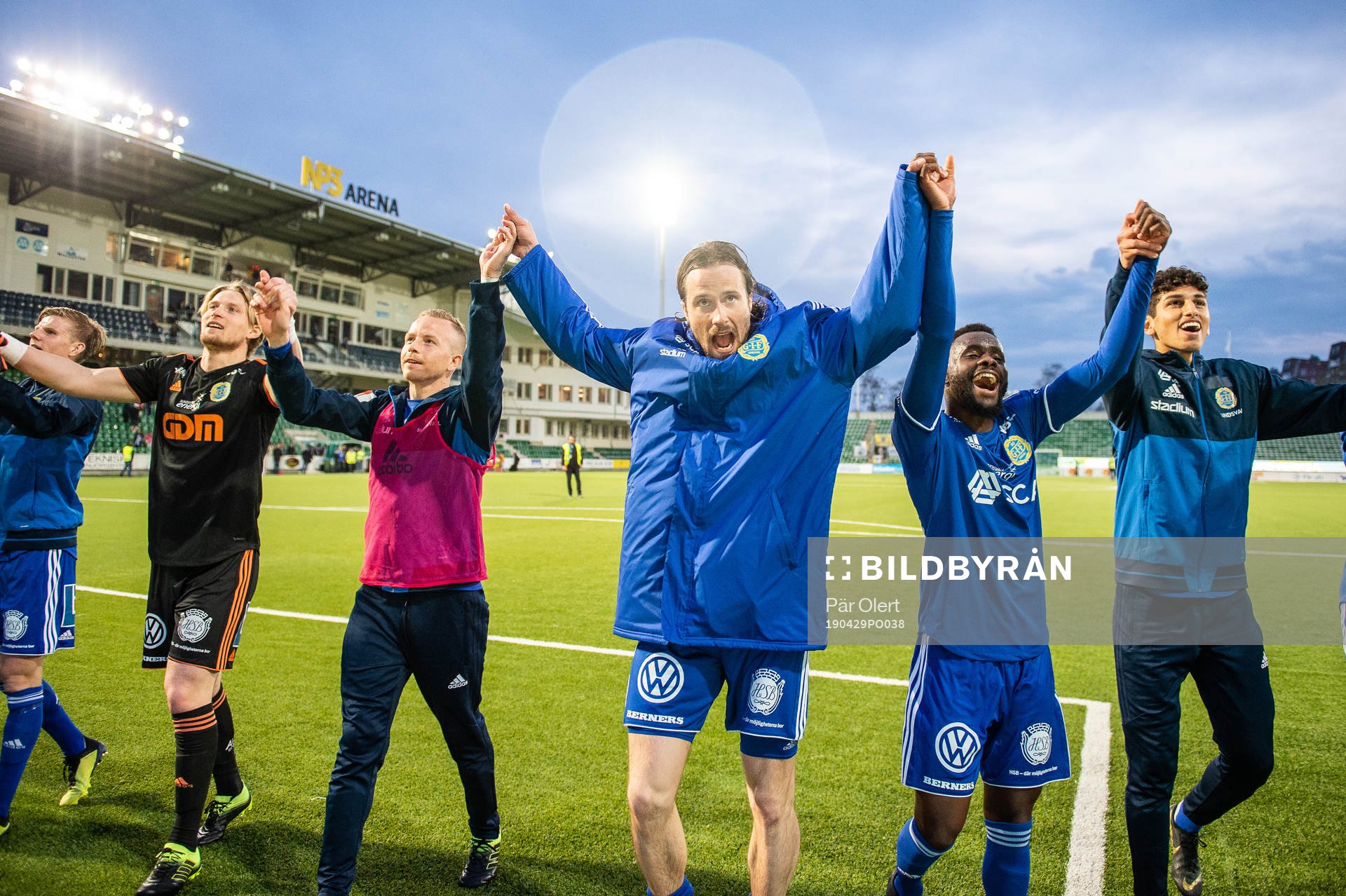 Sundsvall och Linus Hallenius jublar